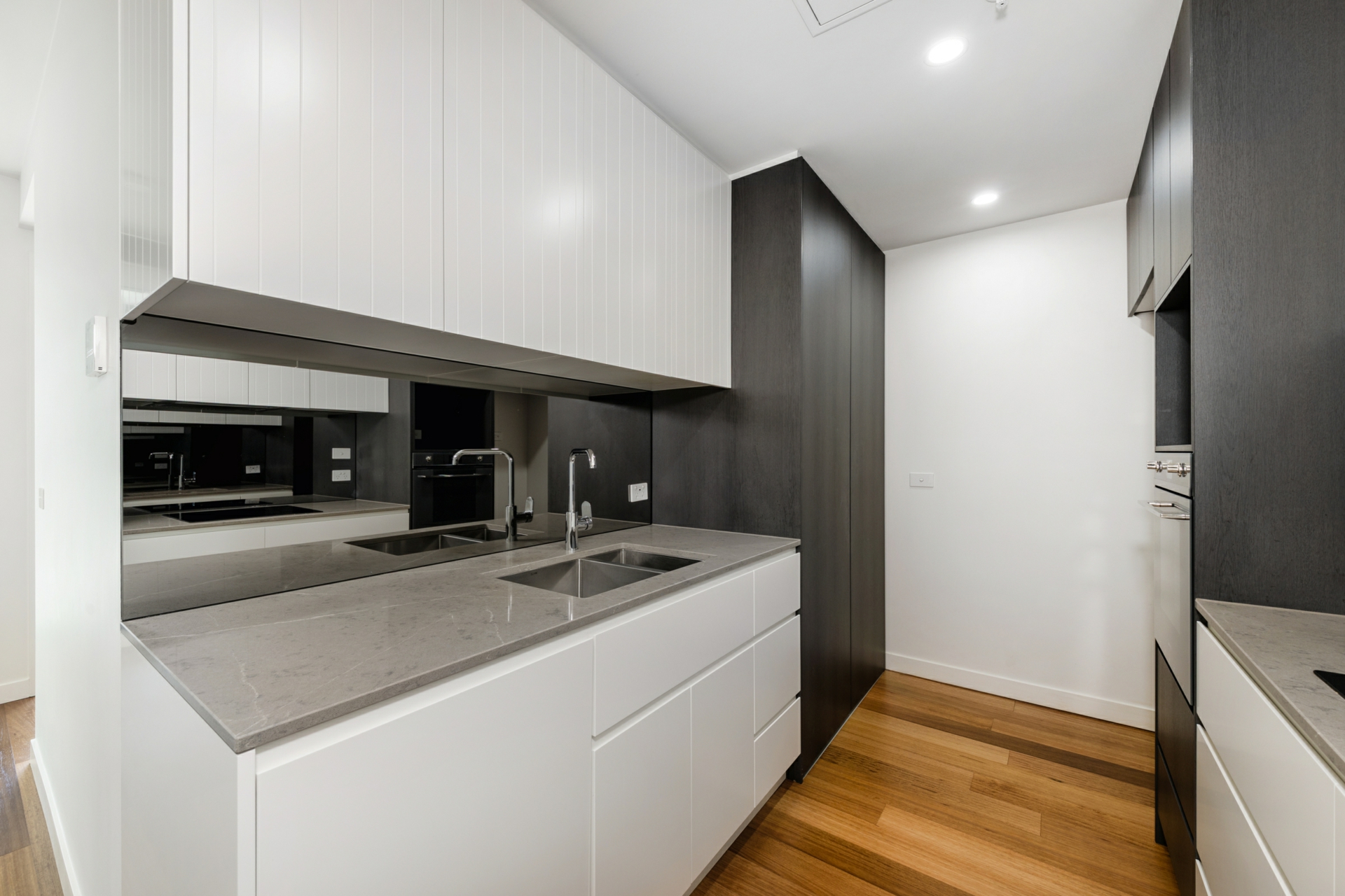 405/2 Batman Street — photo 8 of 16