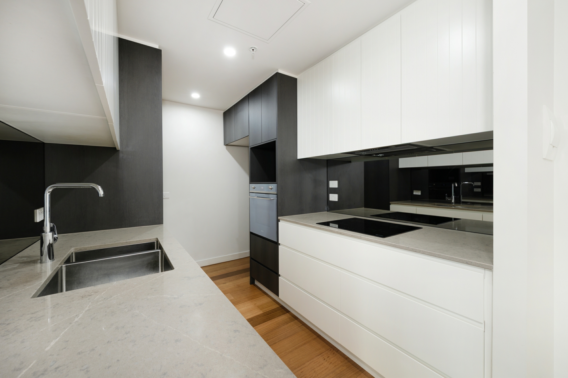 405/2 Batman Street — photo 9 of 16