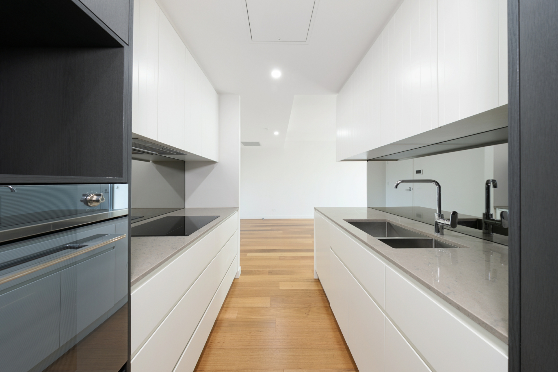 405/2 Batman Street — photo 10 of 16