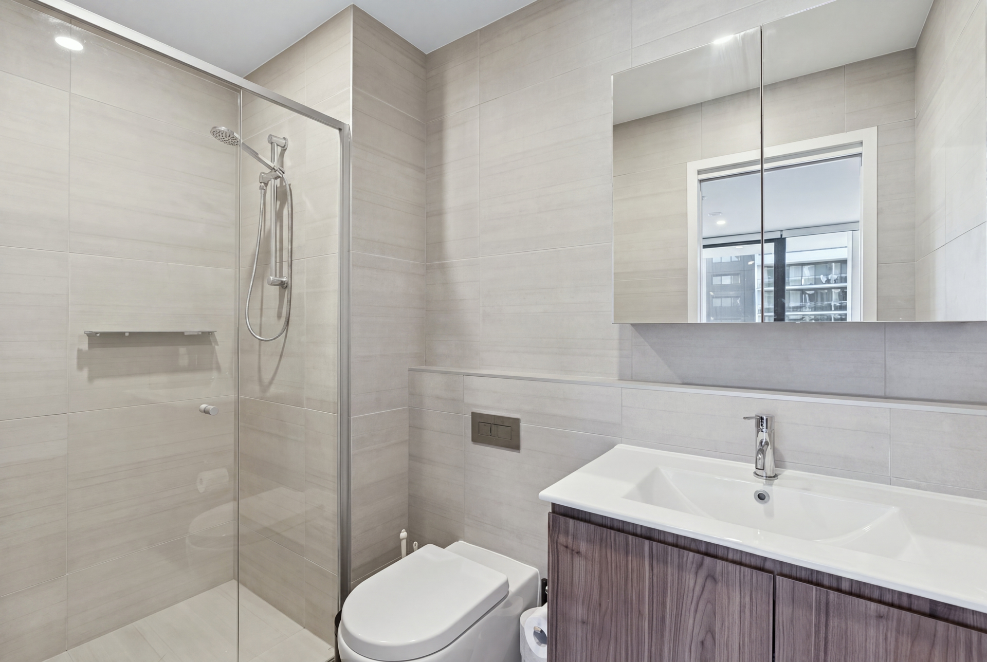 321/69 John Gorton Drive — photo 14 of 28