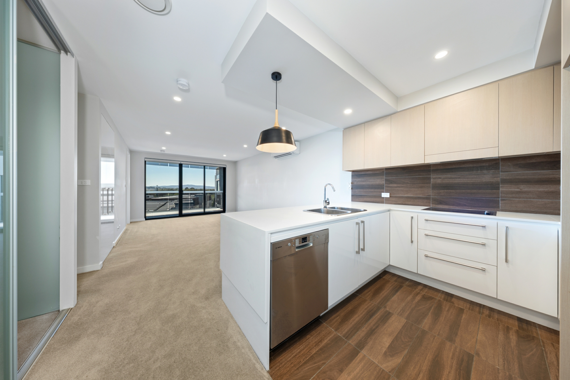 51/115 Canberra Avenue — photo from LJ Hooker Canberra City
