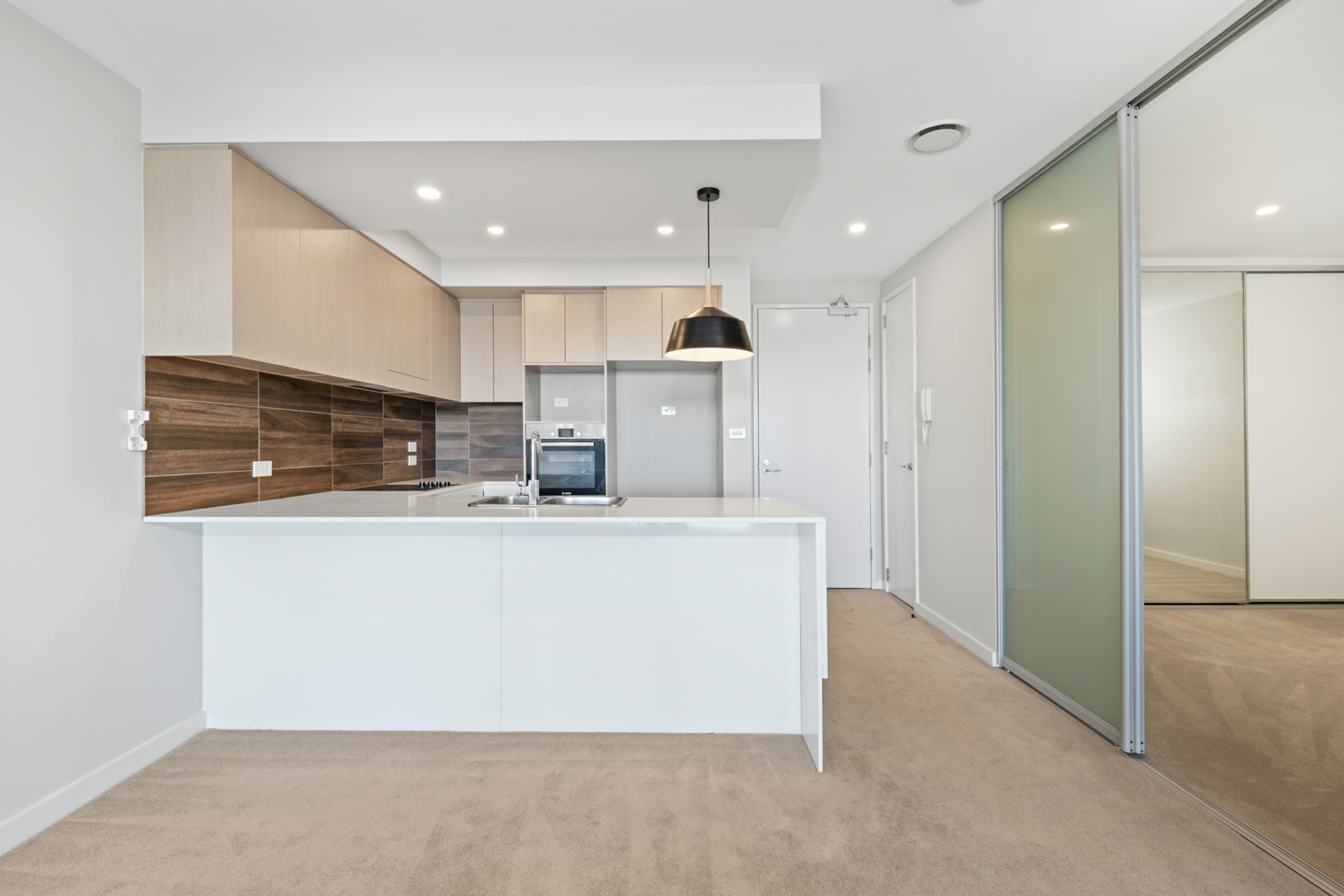 51/115 Canberra Avenue — photo 4 of 18