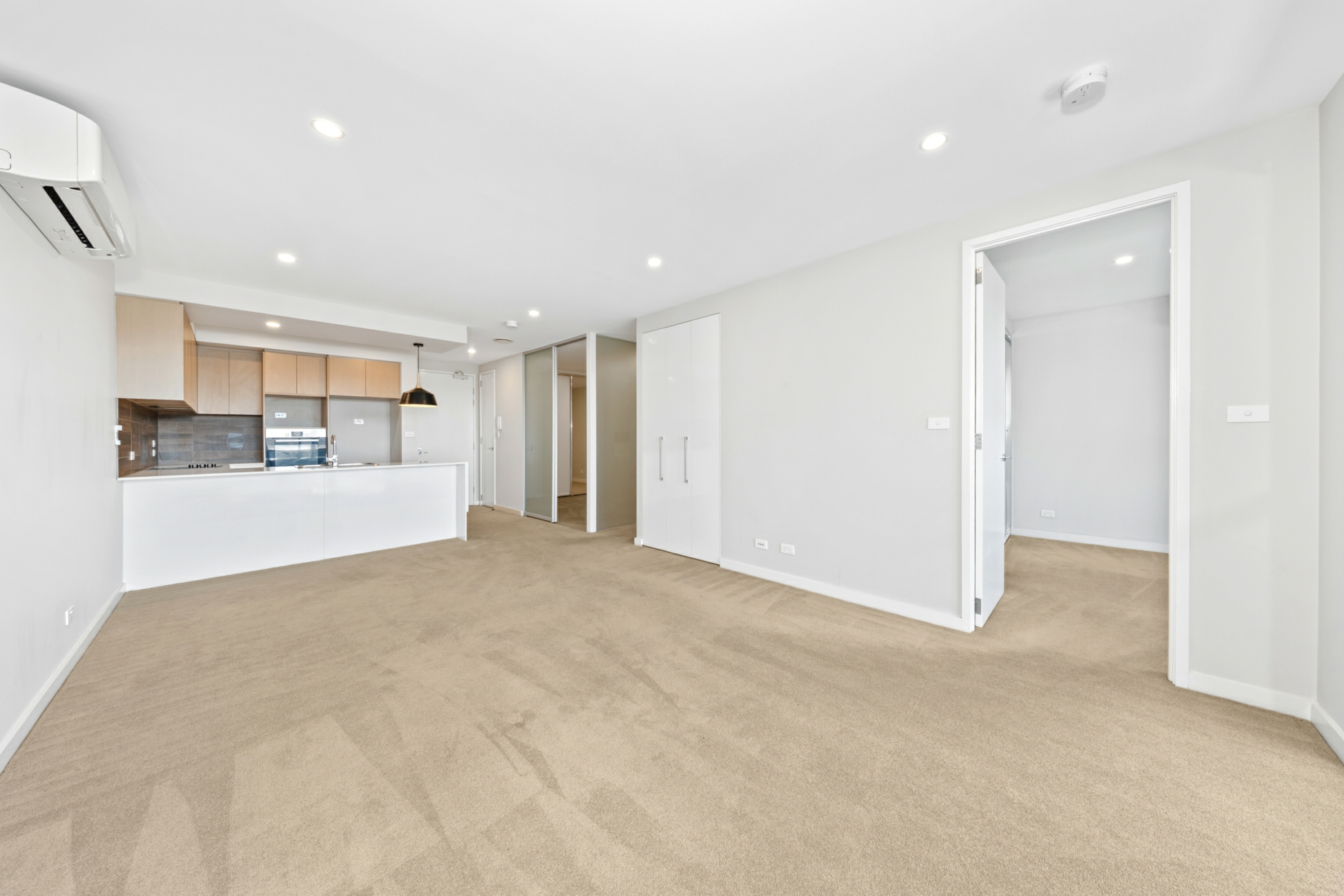 51/115 Canberra Avenue — photo 5 of 18