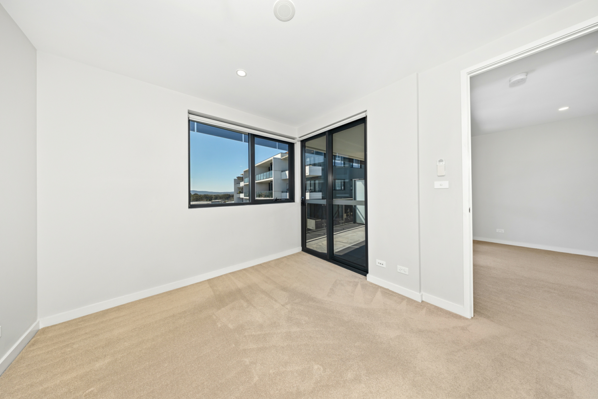 51/115 Canberra Avenue — photo 9 of 18