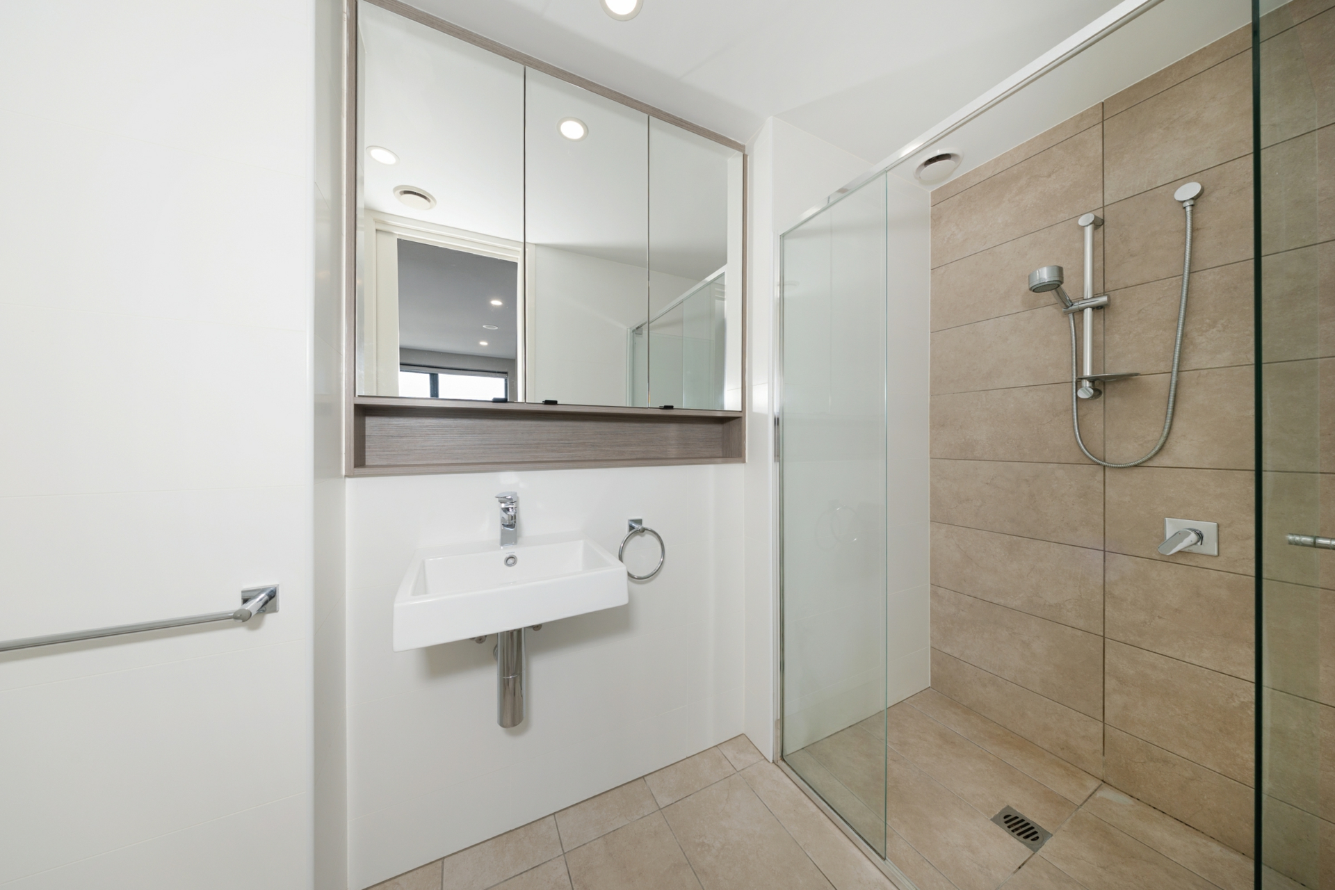 51/115 Canberra Avenue — photo 10 of 18