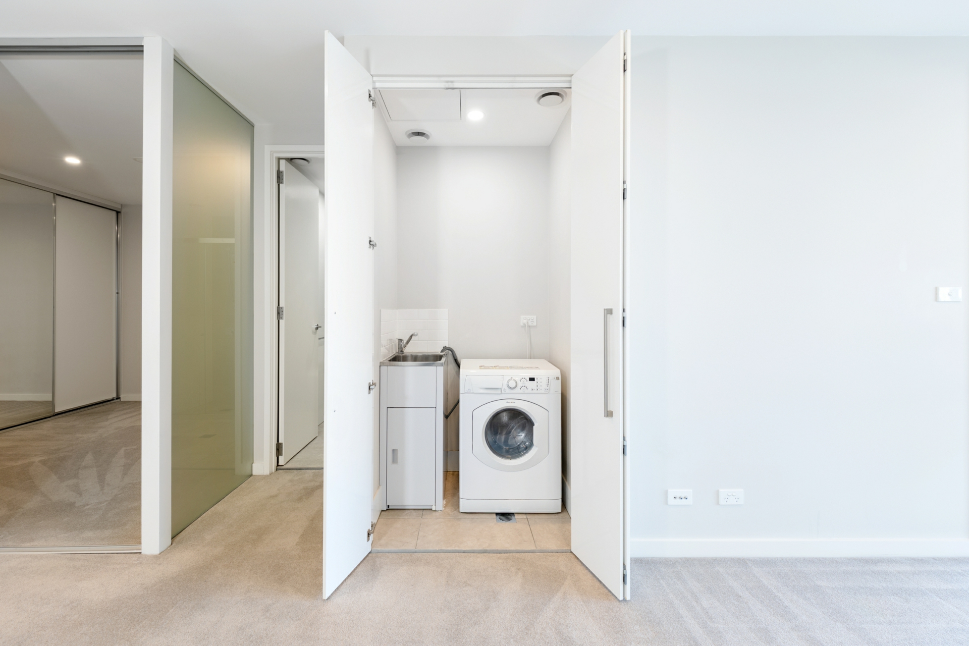 51/115 Canberra Avenue — photo 11 of 18