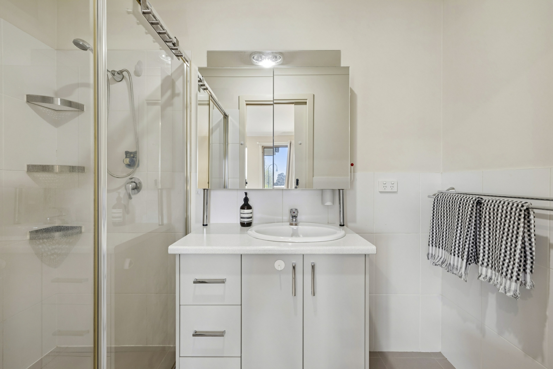 40 Mapleton Avenue — photo 16 of 30