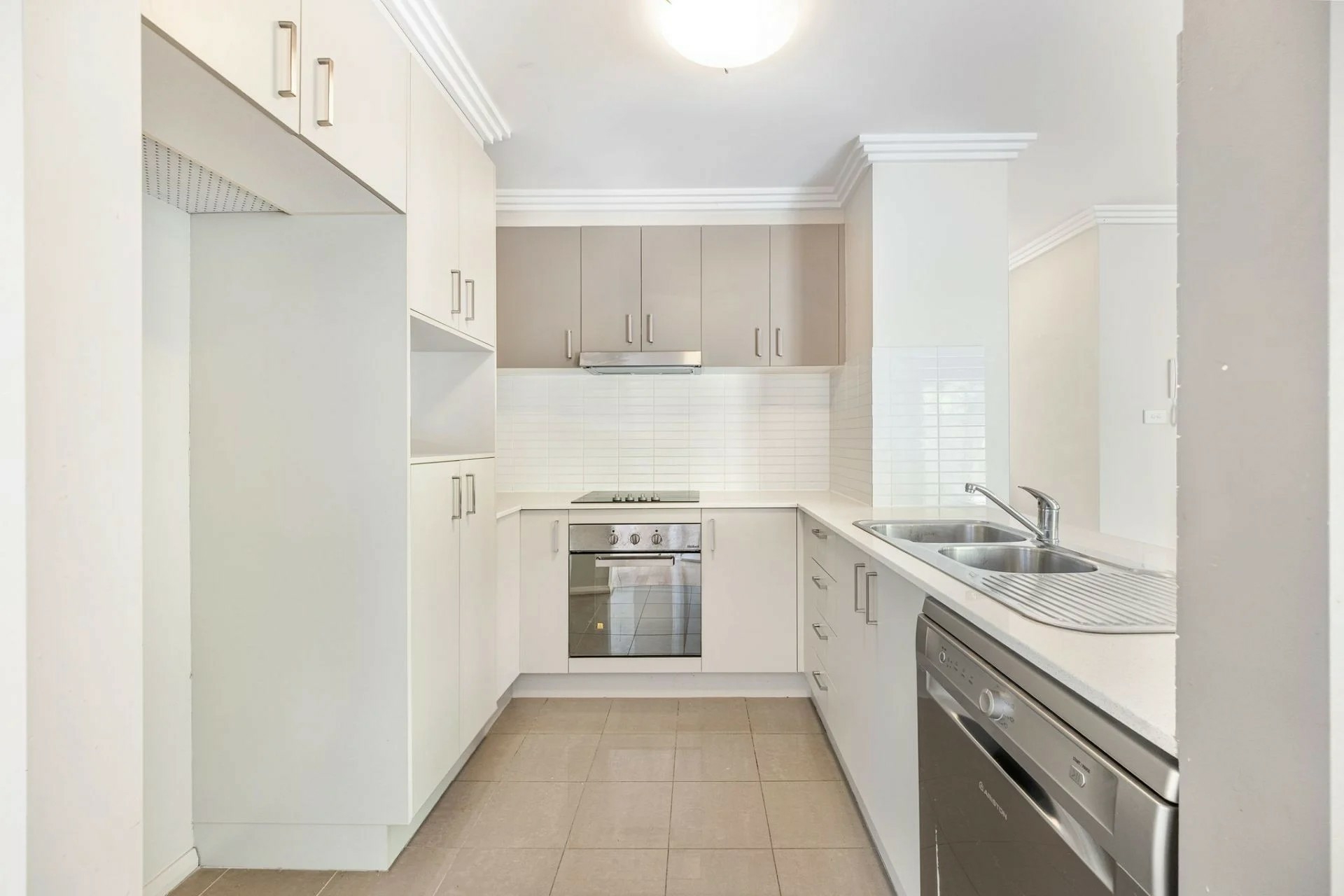 6/64 Macleay Street — photo 4 of 11