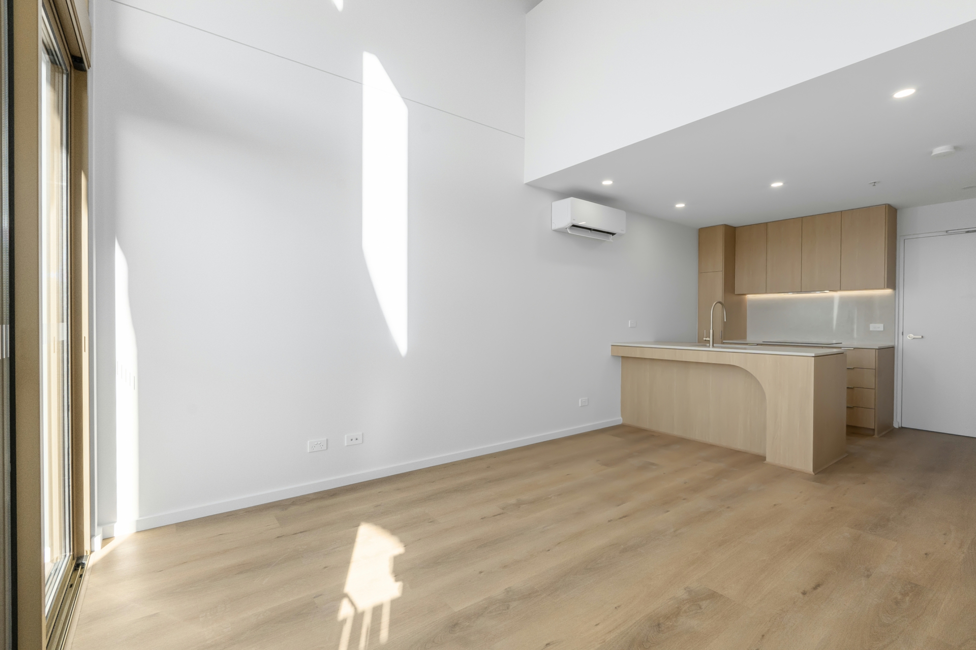 CG09/1 Holborow Avenue — photo from LJ Hooker Canberra City