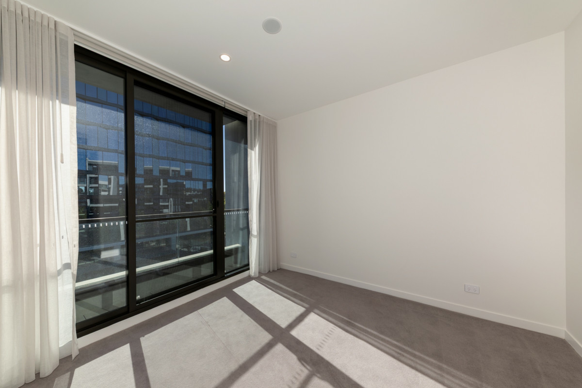 304/62 Constitution Avenue — photo 6 of 12