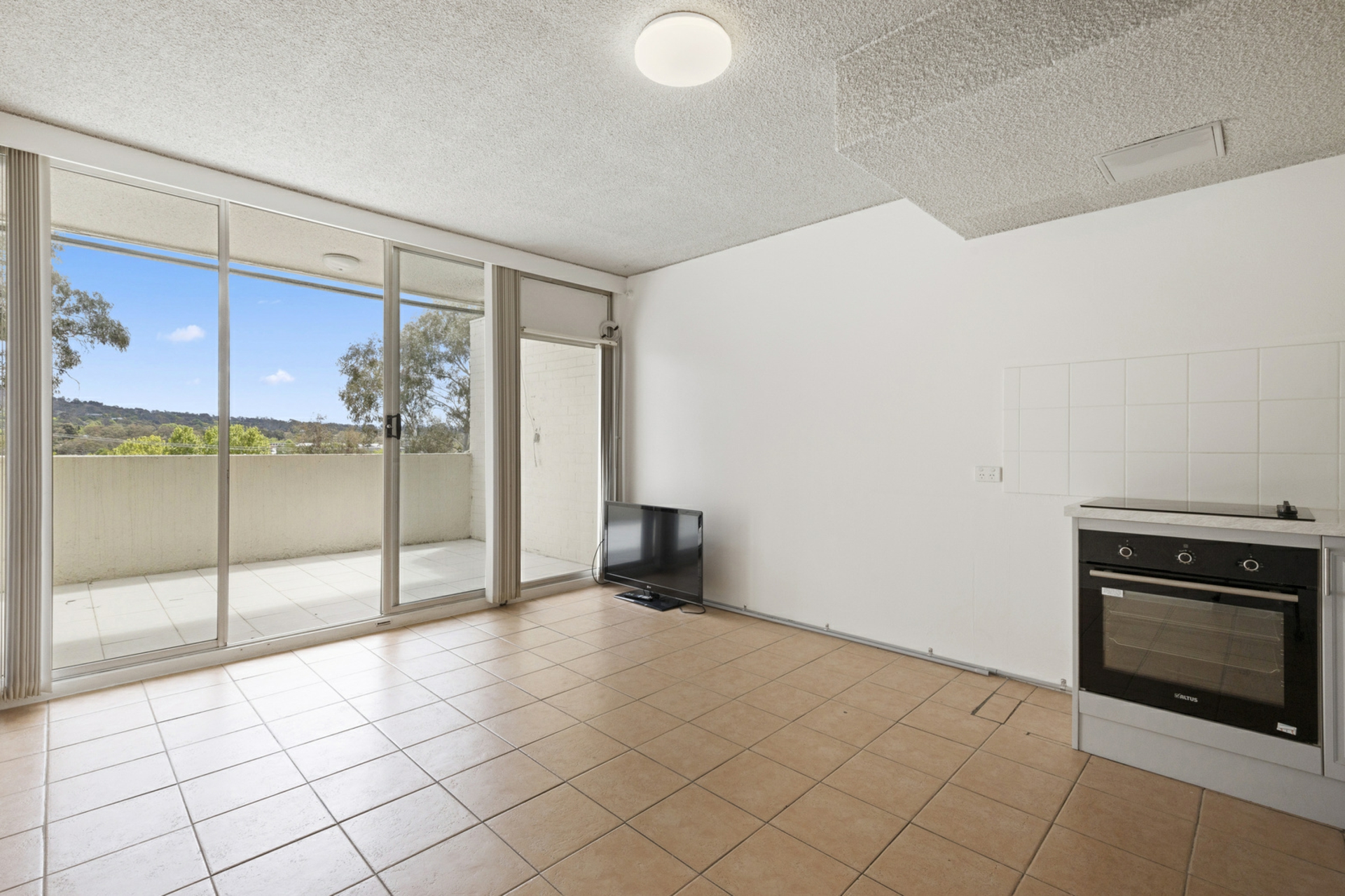65/4 Wilkins Street — photo 3 of 10