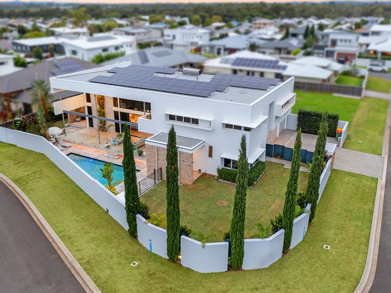 15 Nadine Crescent, THORNLANDS