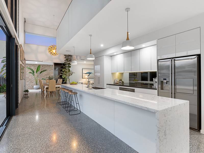 15 Nadine Crescent, THORNLANDS