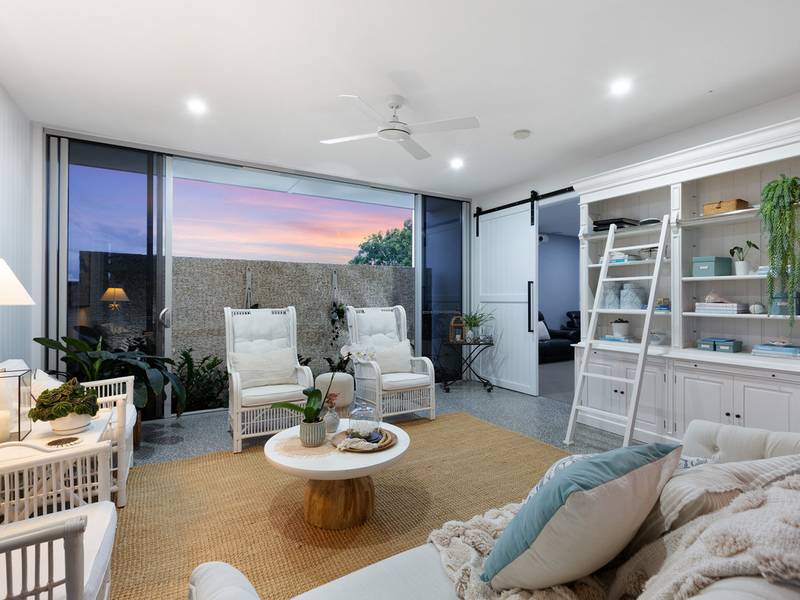 15 Nadine Crescent, THORNLANDS