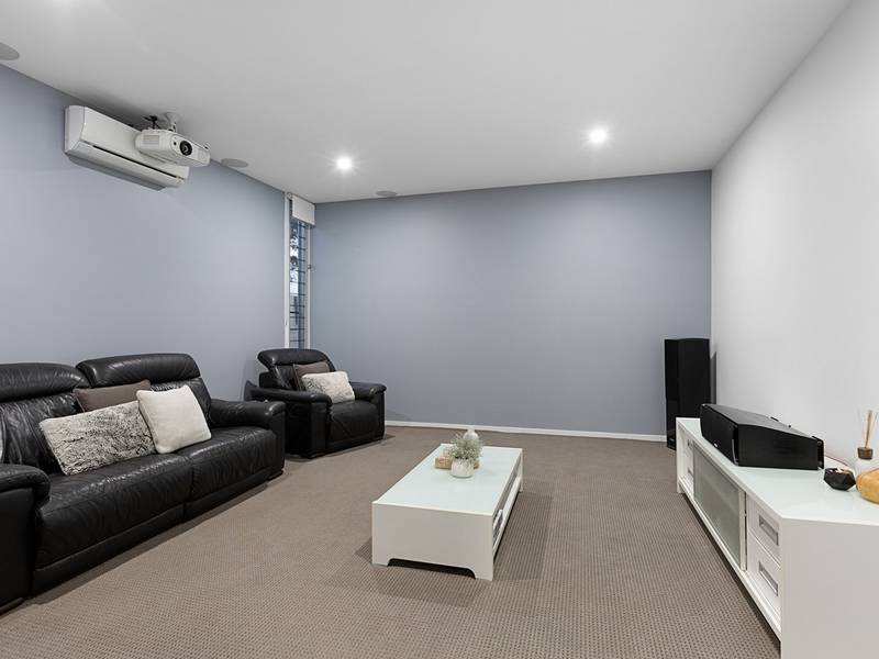 15 Nadine Crescent, THORNLANDS