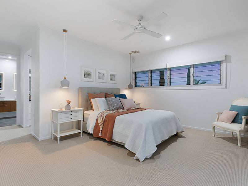 15 Nadine Crescent, THORNLANDS