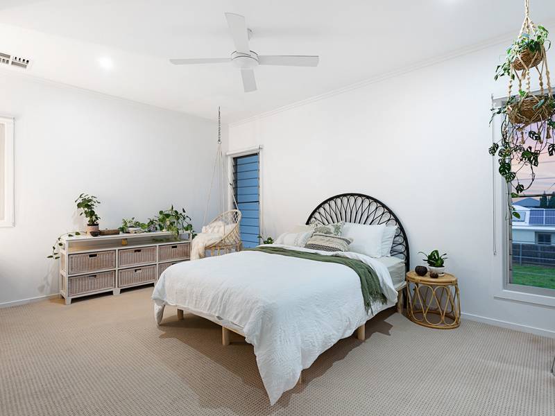 15 Nadine Crescent, THORNLANDS