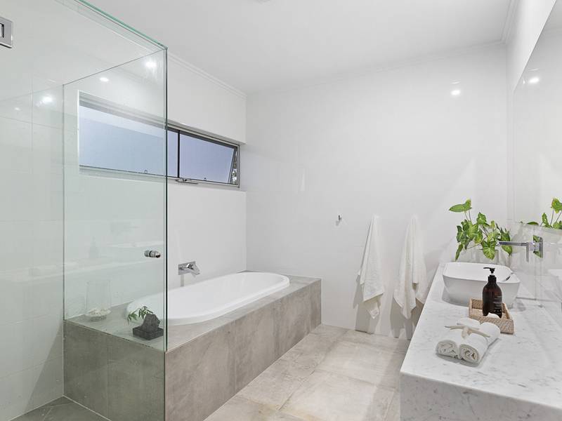 15 Nadine Crescent, THORNLANDS