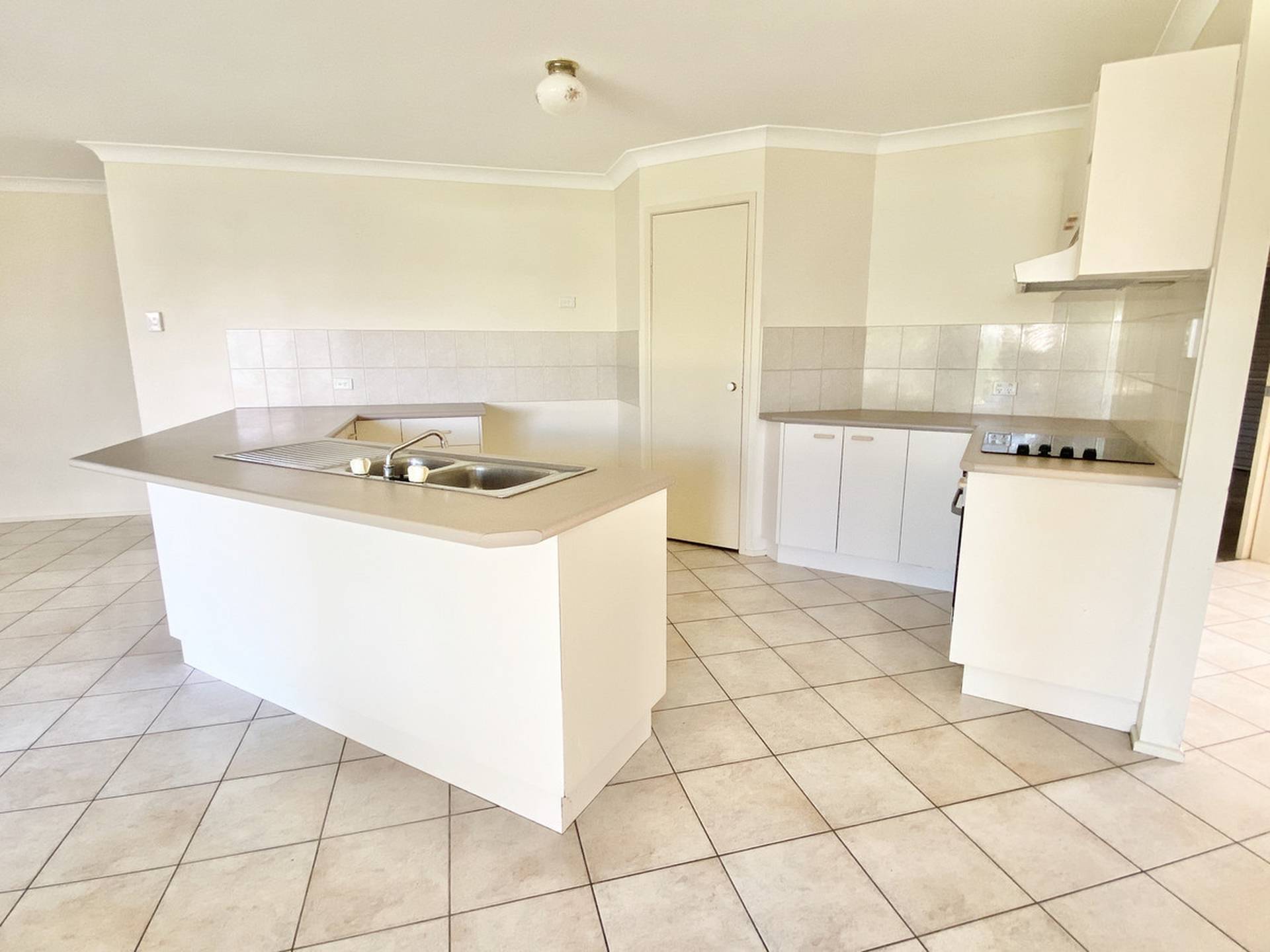 4 Coventry Court, WELLINGTON POINT