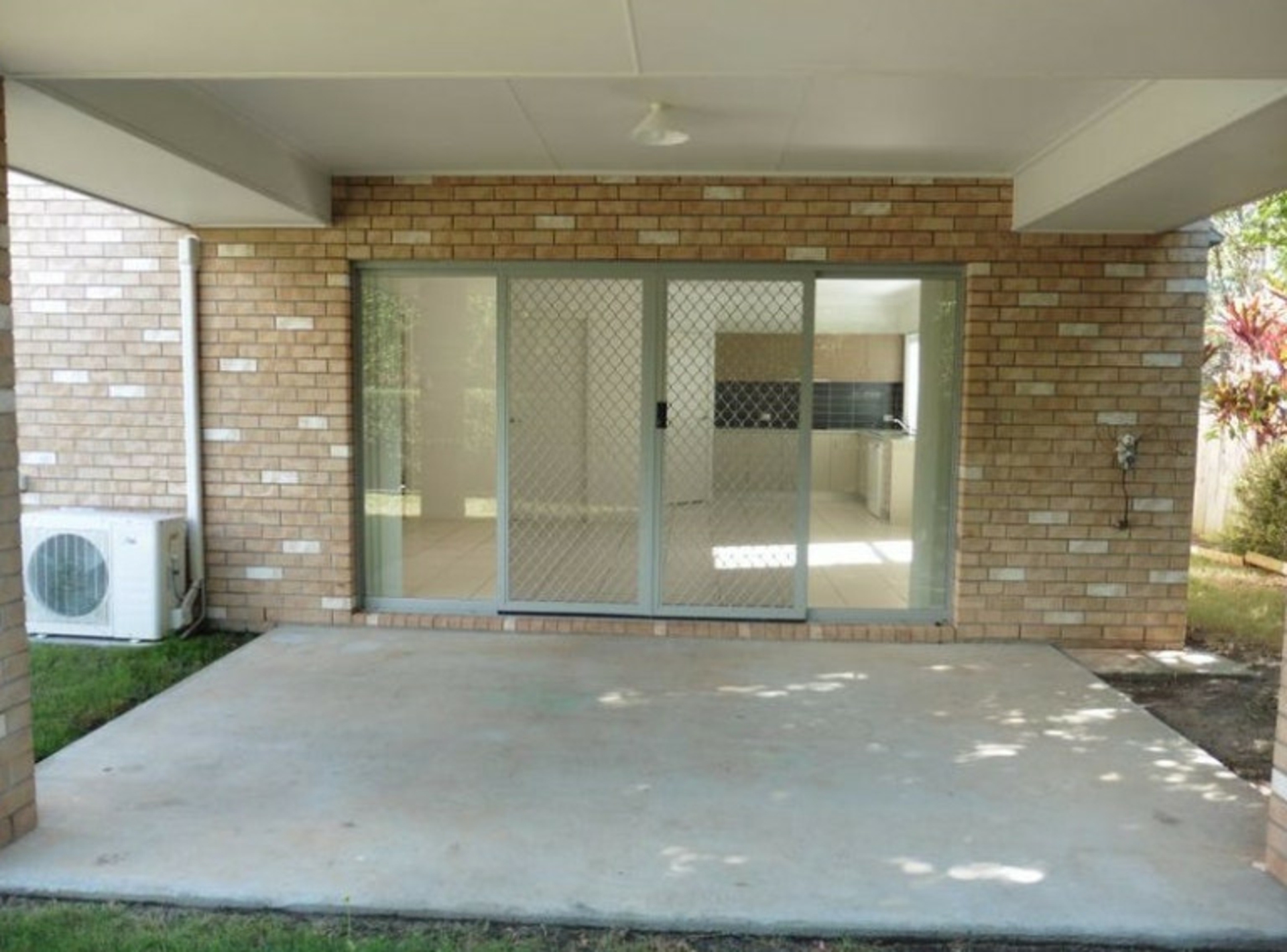 2/239 Queen Street Cleveland QLD