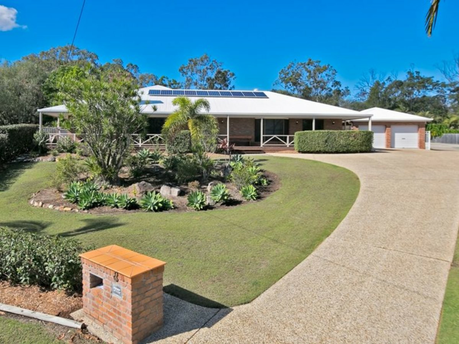 8 Caston Court, BIRKDALE