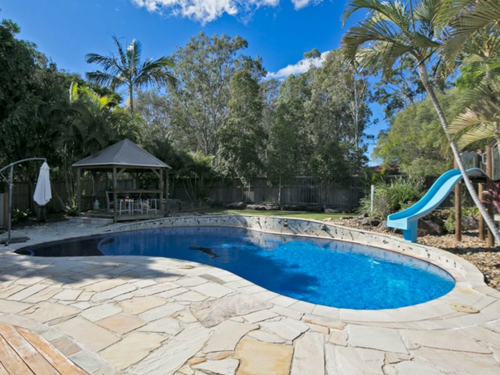 8 Caston Court, BIRKDALE