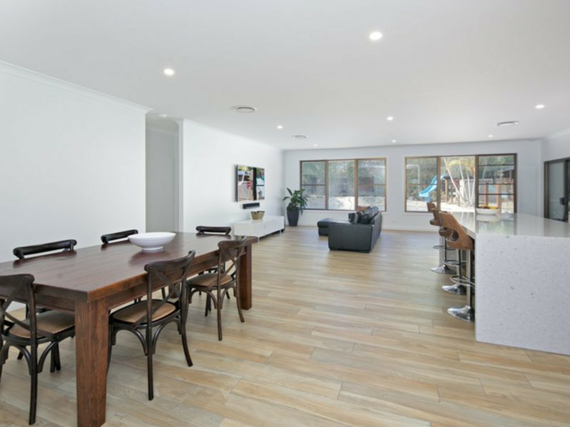 8 Caston Court, BIRKDALE