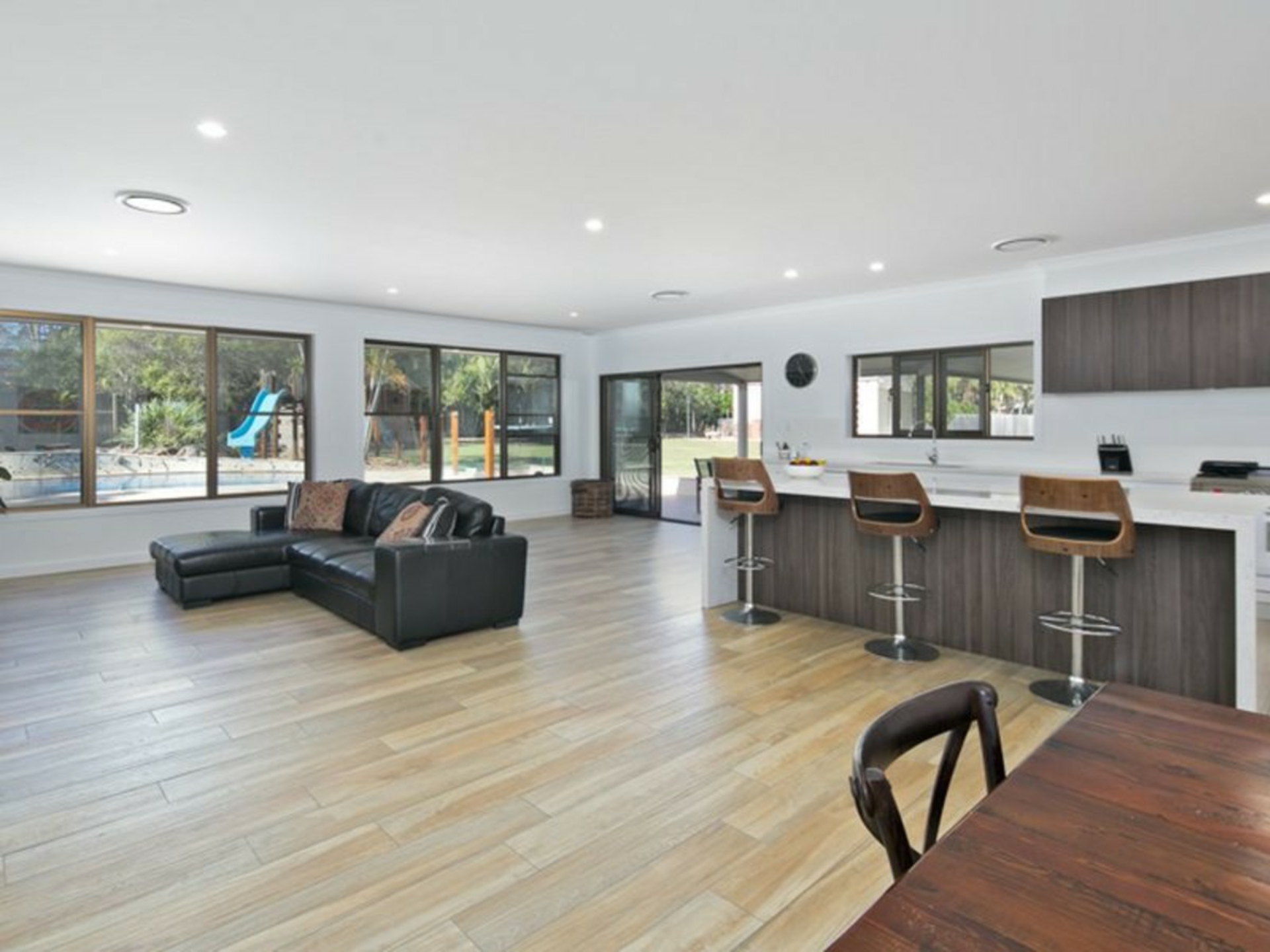 8 Caston Court, BIRKDALE