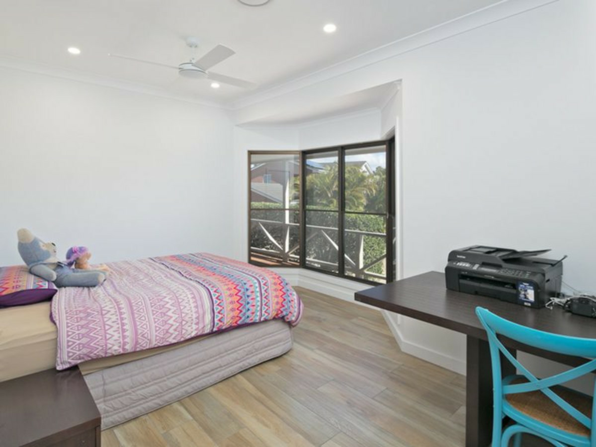 8 Caston Court, BIRKDALE