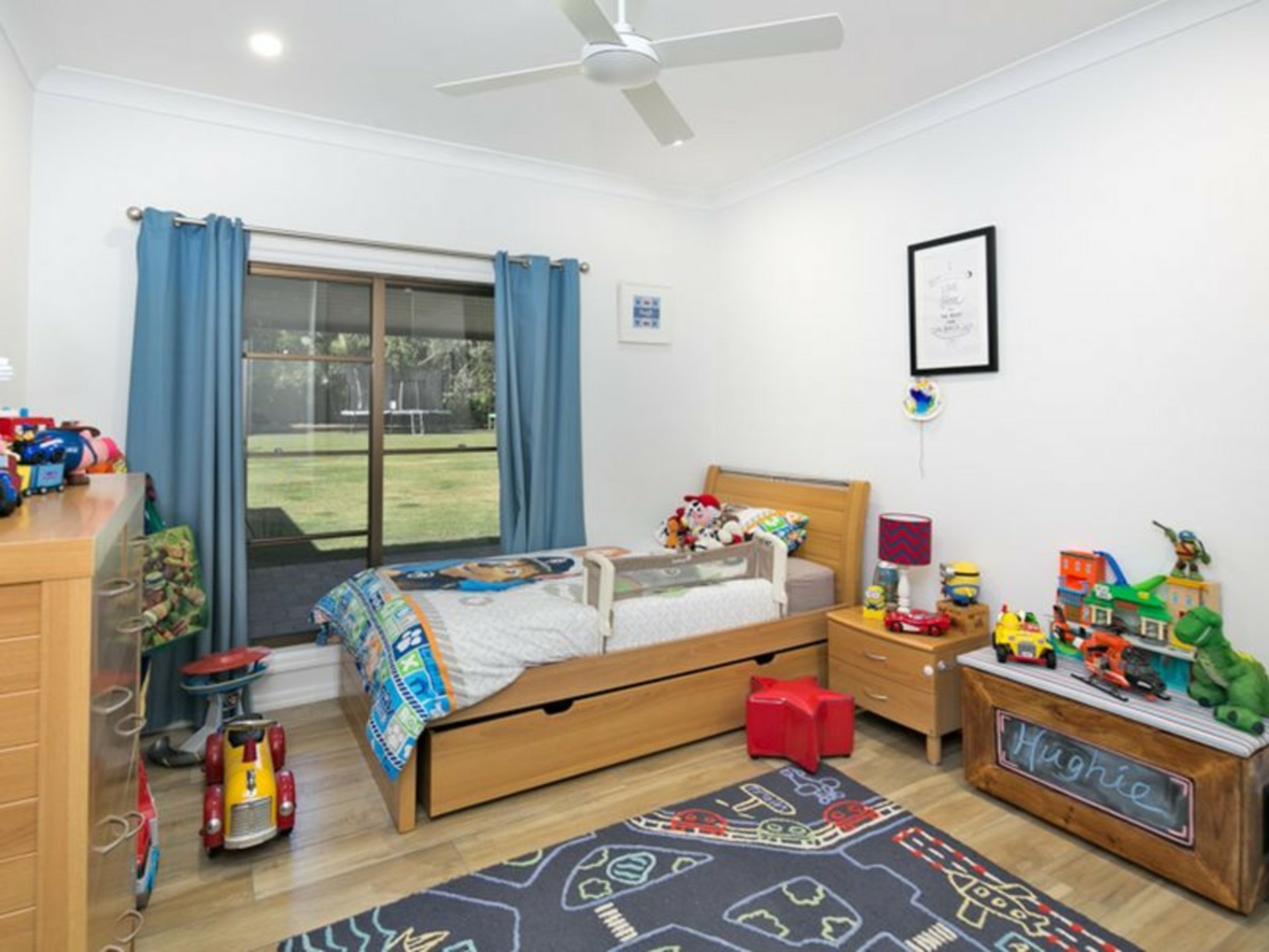 8 Caston Court, BIRKDALE
