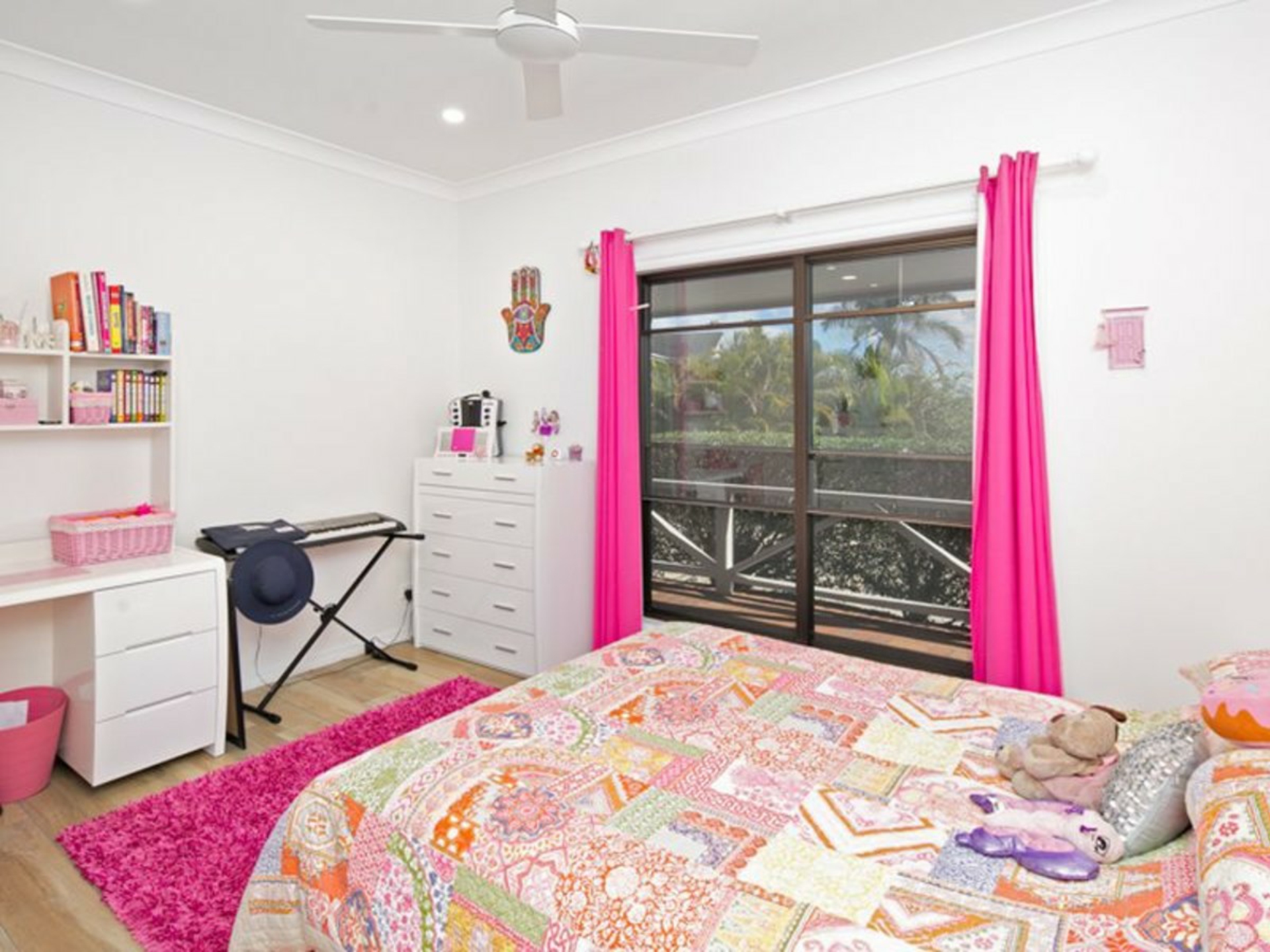 8 Caston Court, BIRKDALE