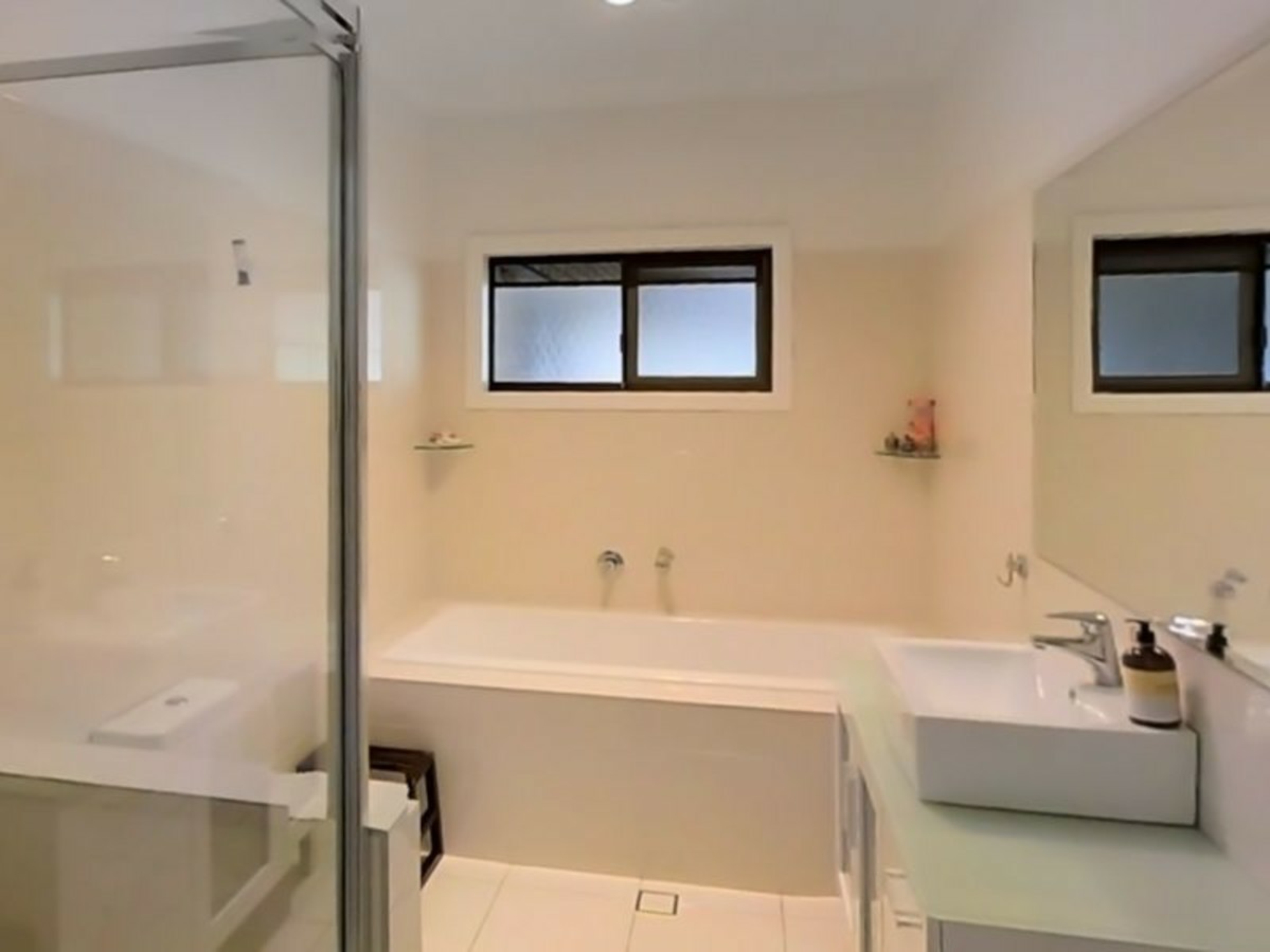 8 Caston Court, BIRKDALE