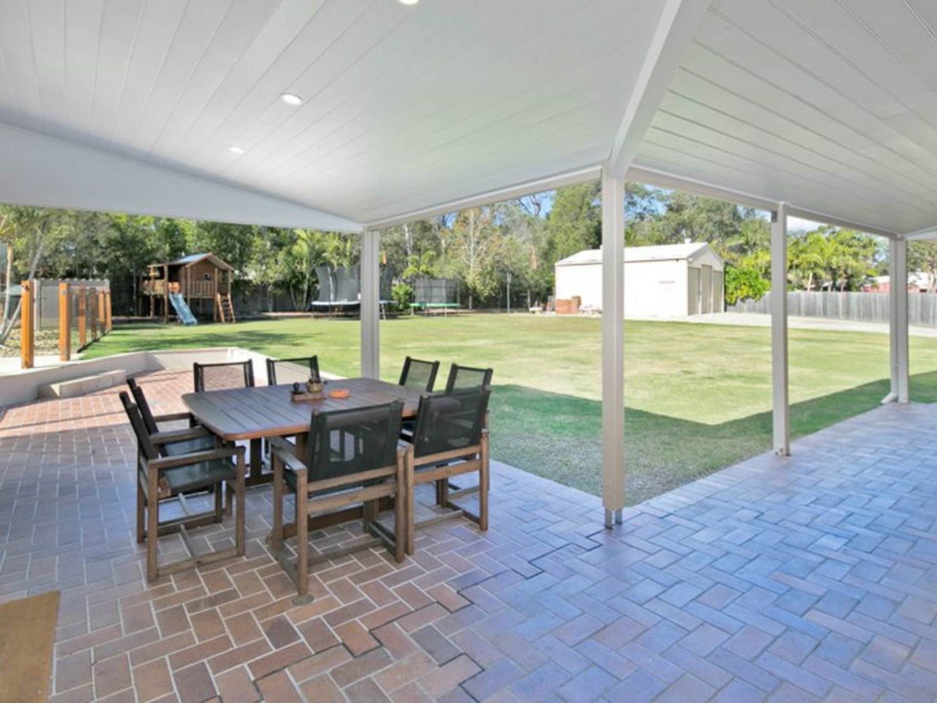 8 Caston Court, BIRKDALE