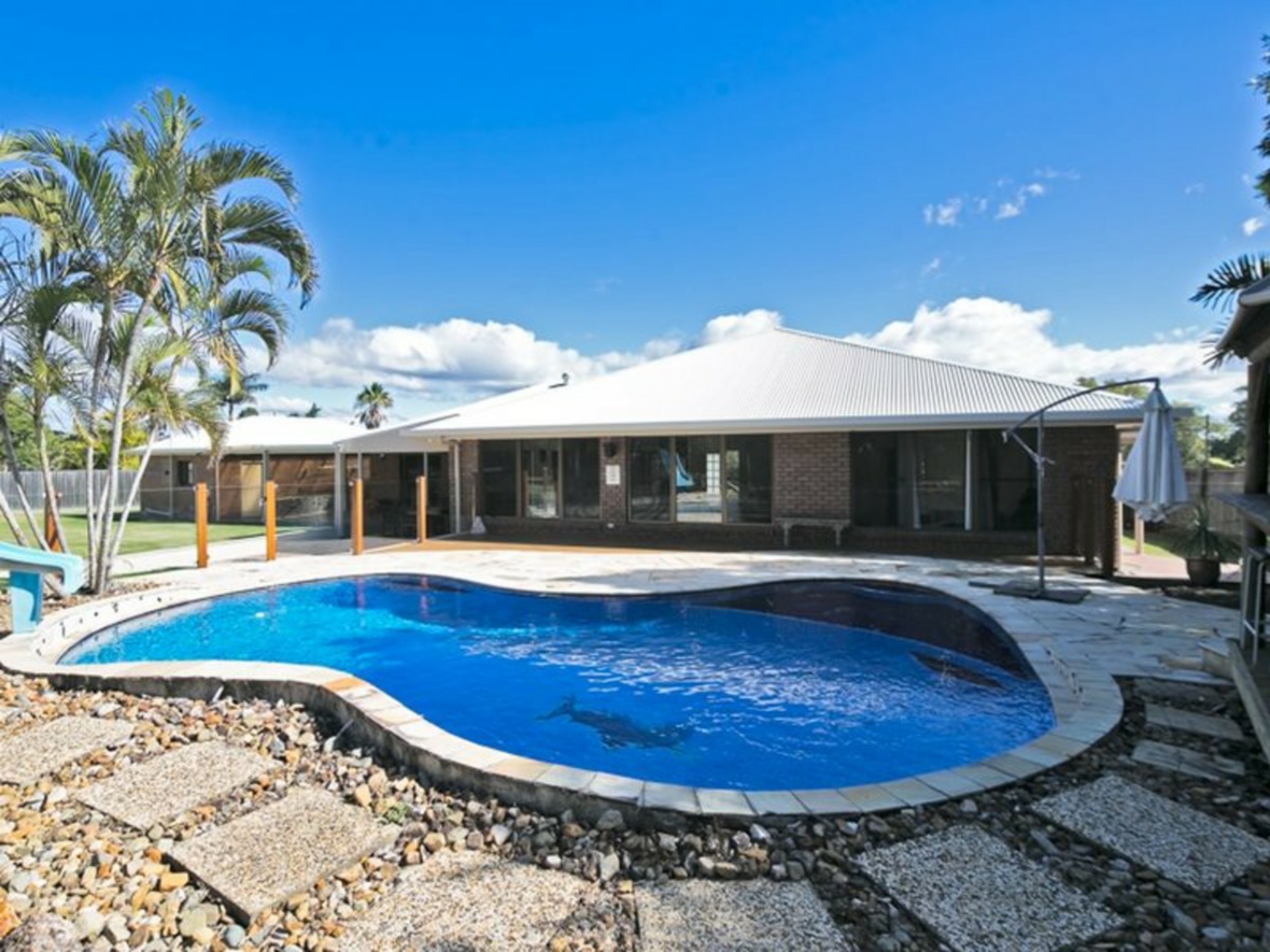 8 Caston Court, BIRKDALE
