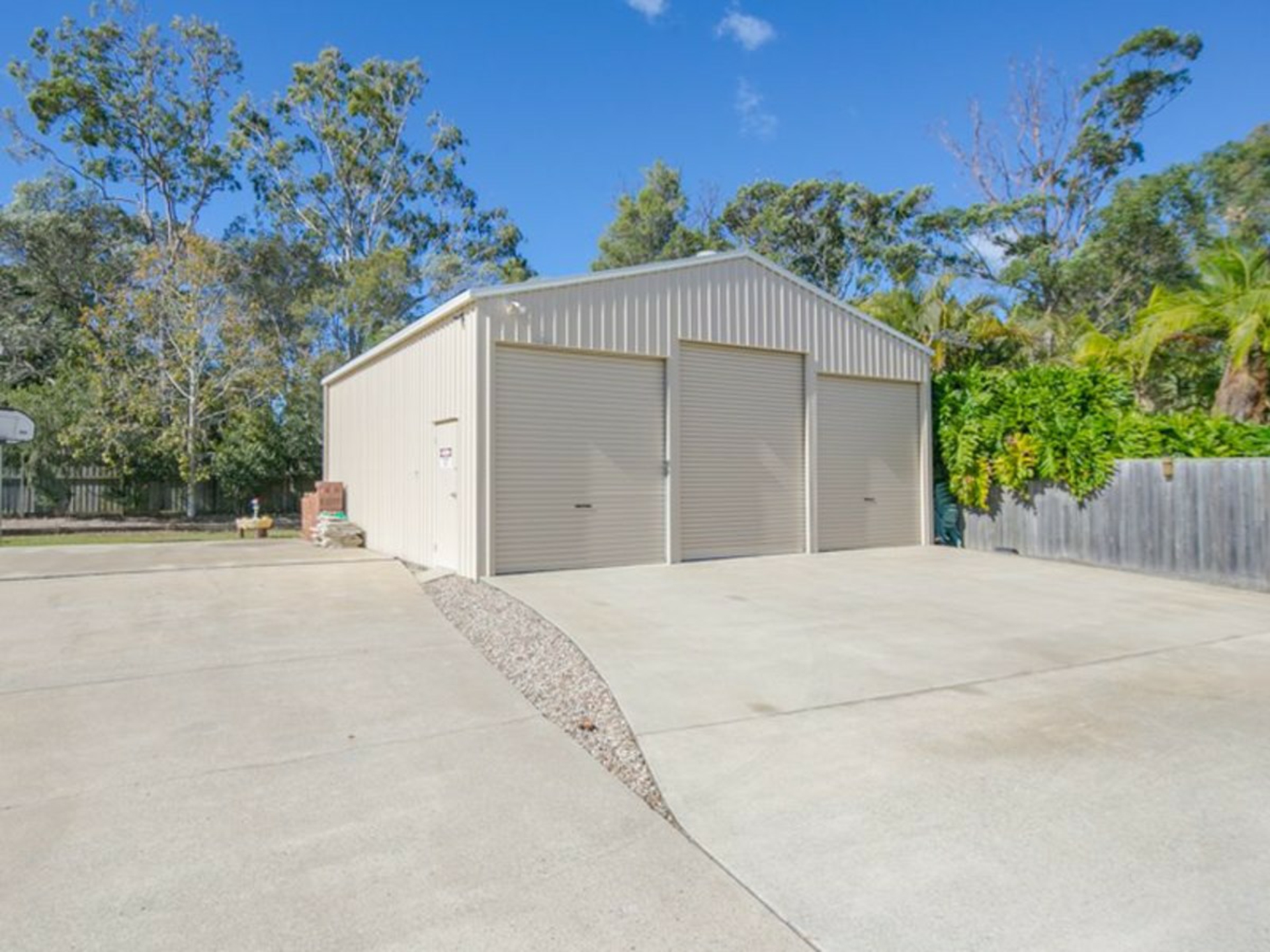 8 Caston Court, BIRKDALE