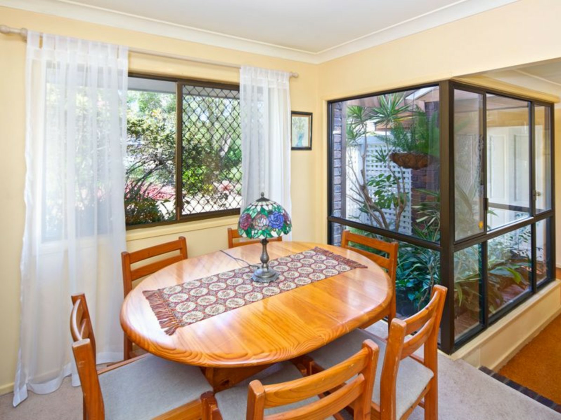 4 Stratford Court, BIRKDALE