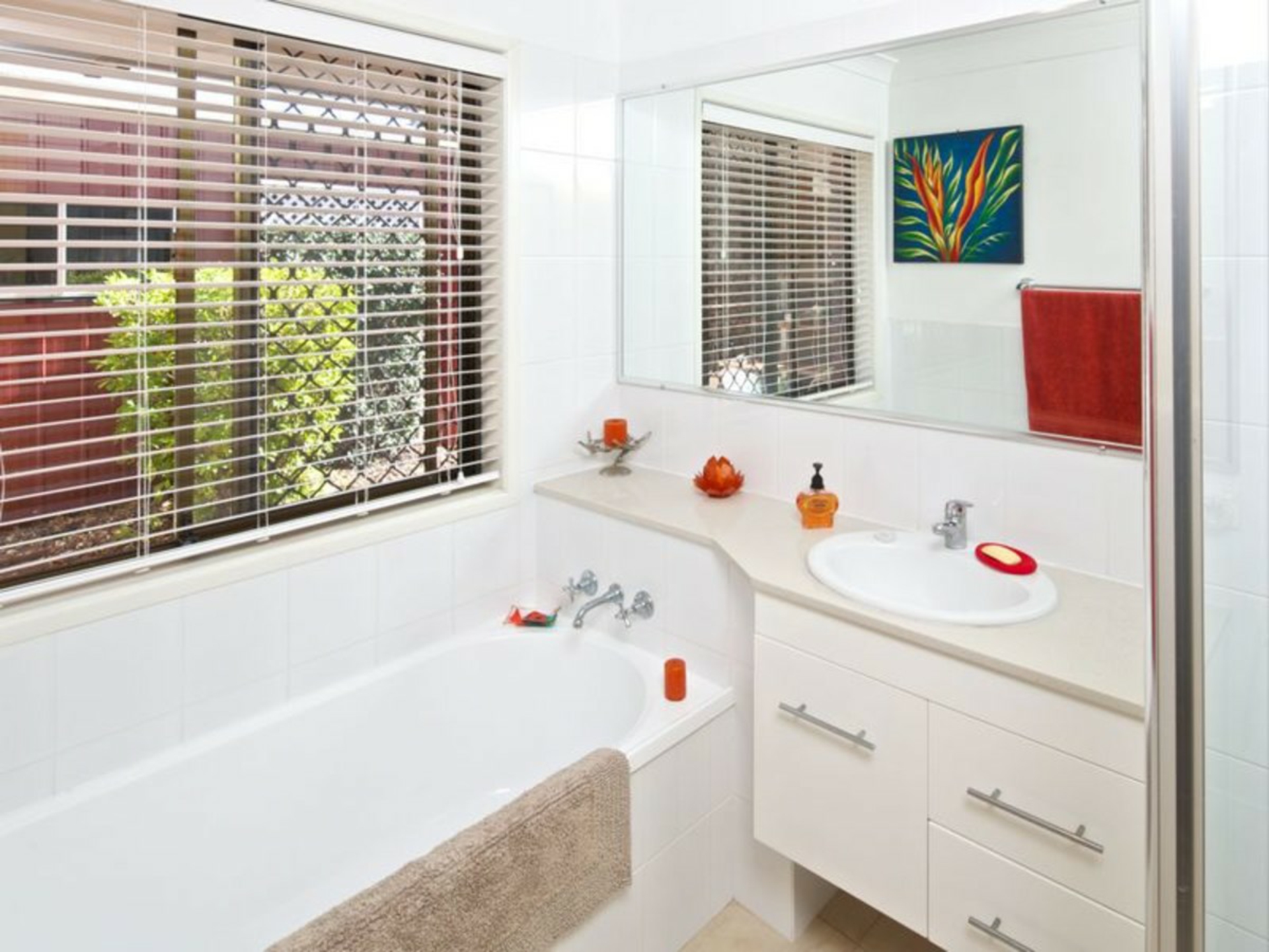 4 Stratford Court, BIRKDALE