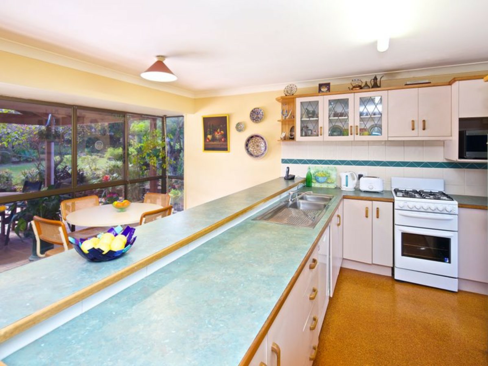 4 Stratford Court, BIRKDALE