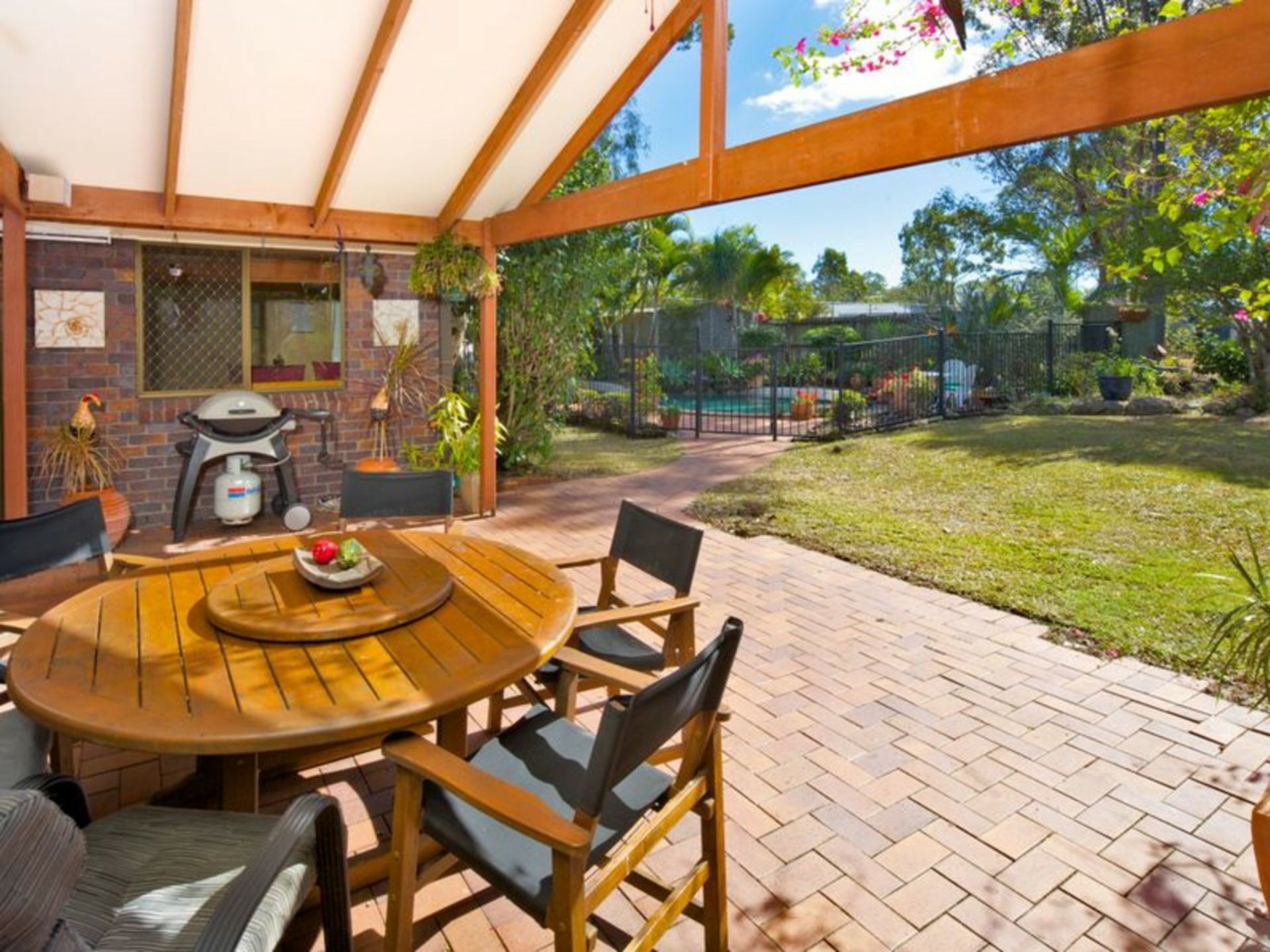 4 Stratford Court, BIRKDALE