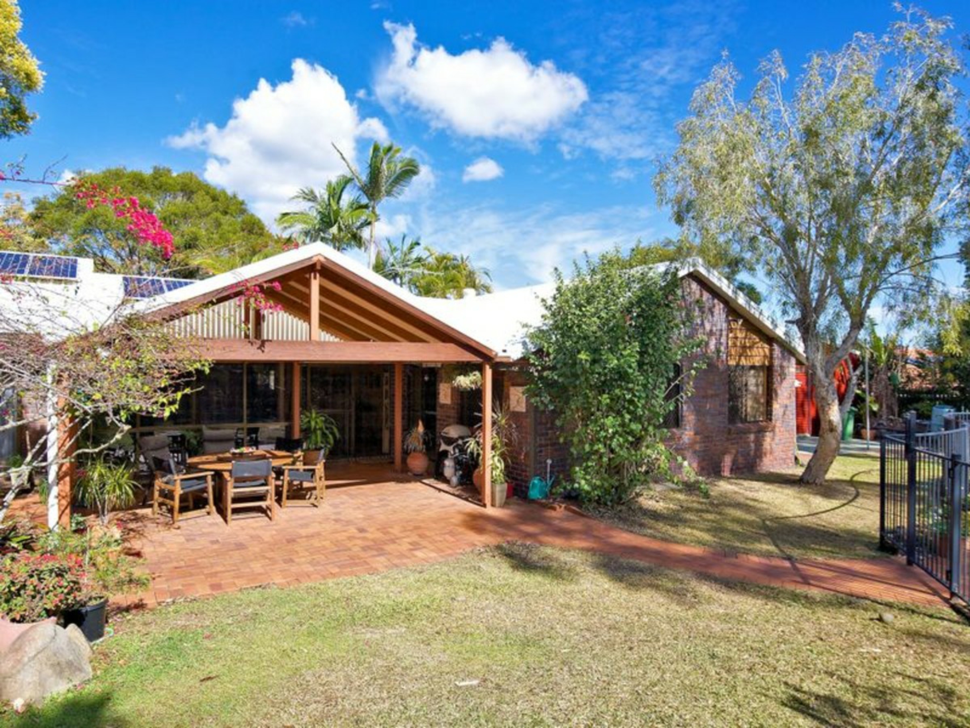4 Stratford Court, BIRKDALE
