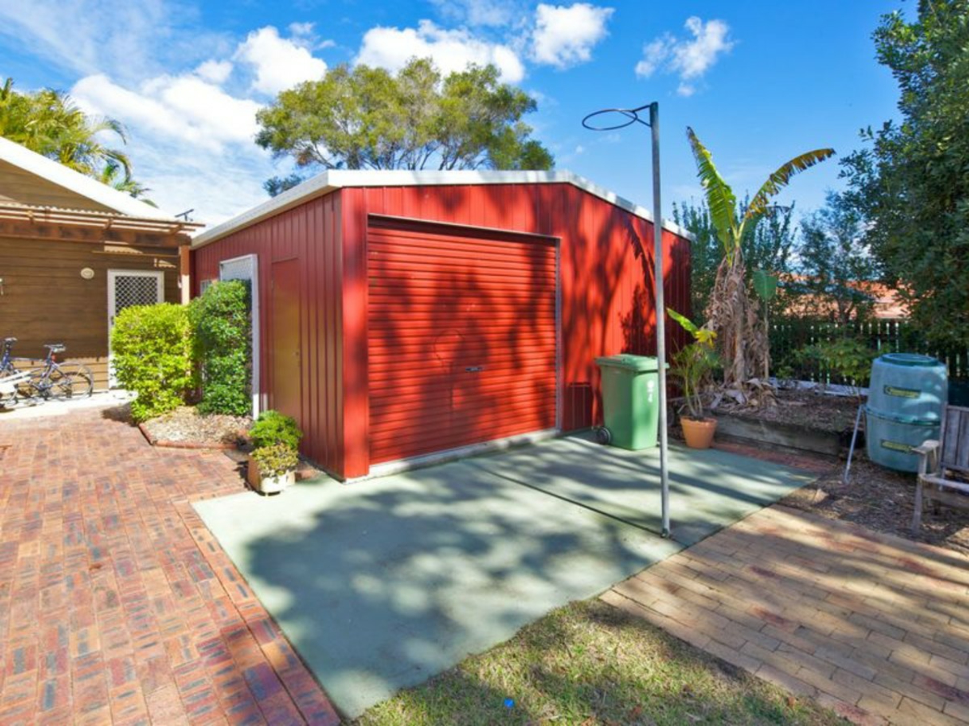 4 Stratford Court, BIRKDALE