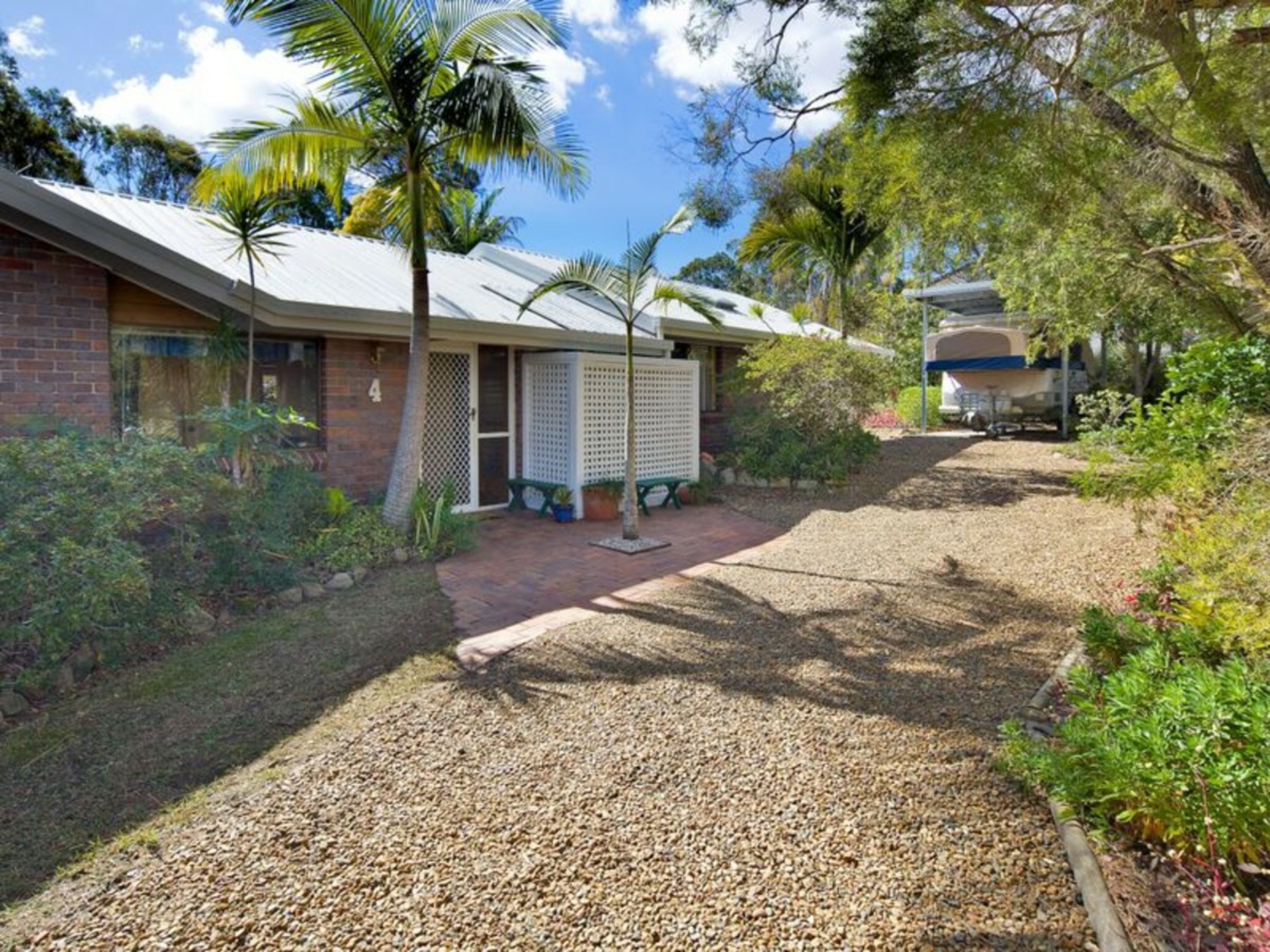 4 Stratford Court, BIRKDALE