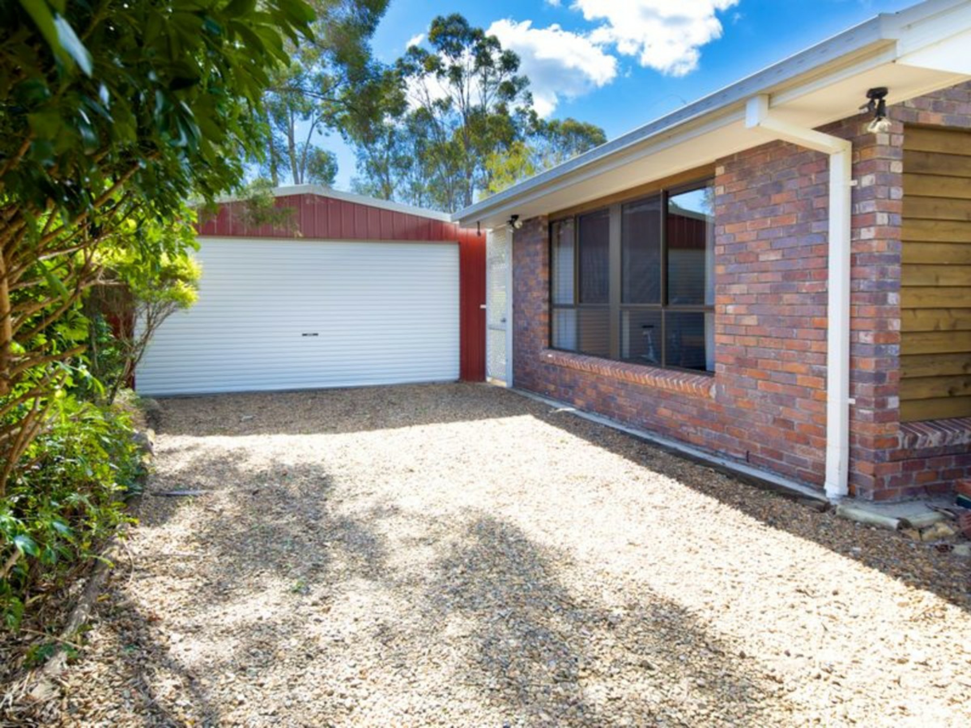 4 Stratford Court, BIRKDALE