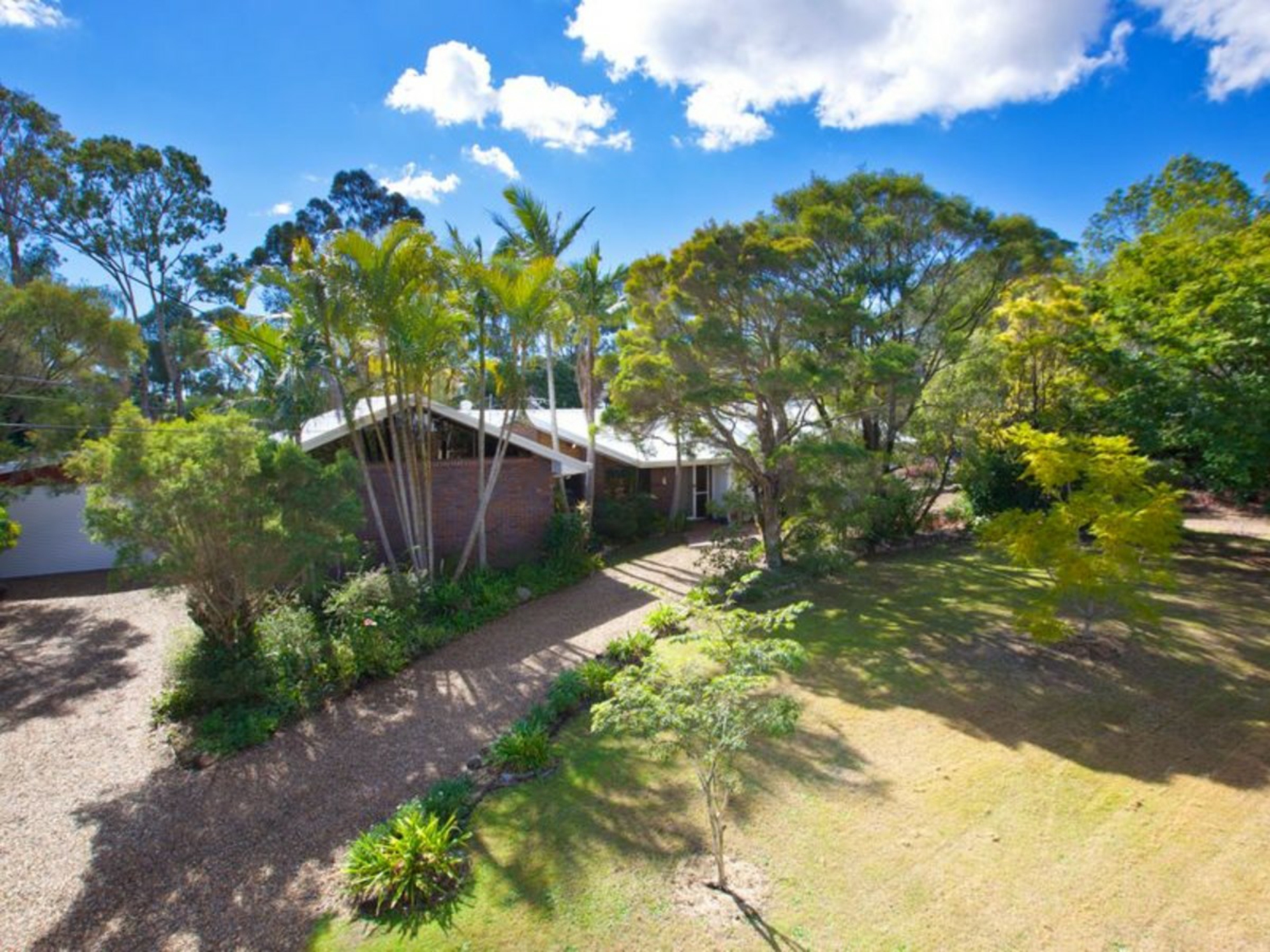 4 Stratford Court, BIRKDALE