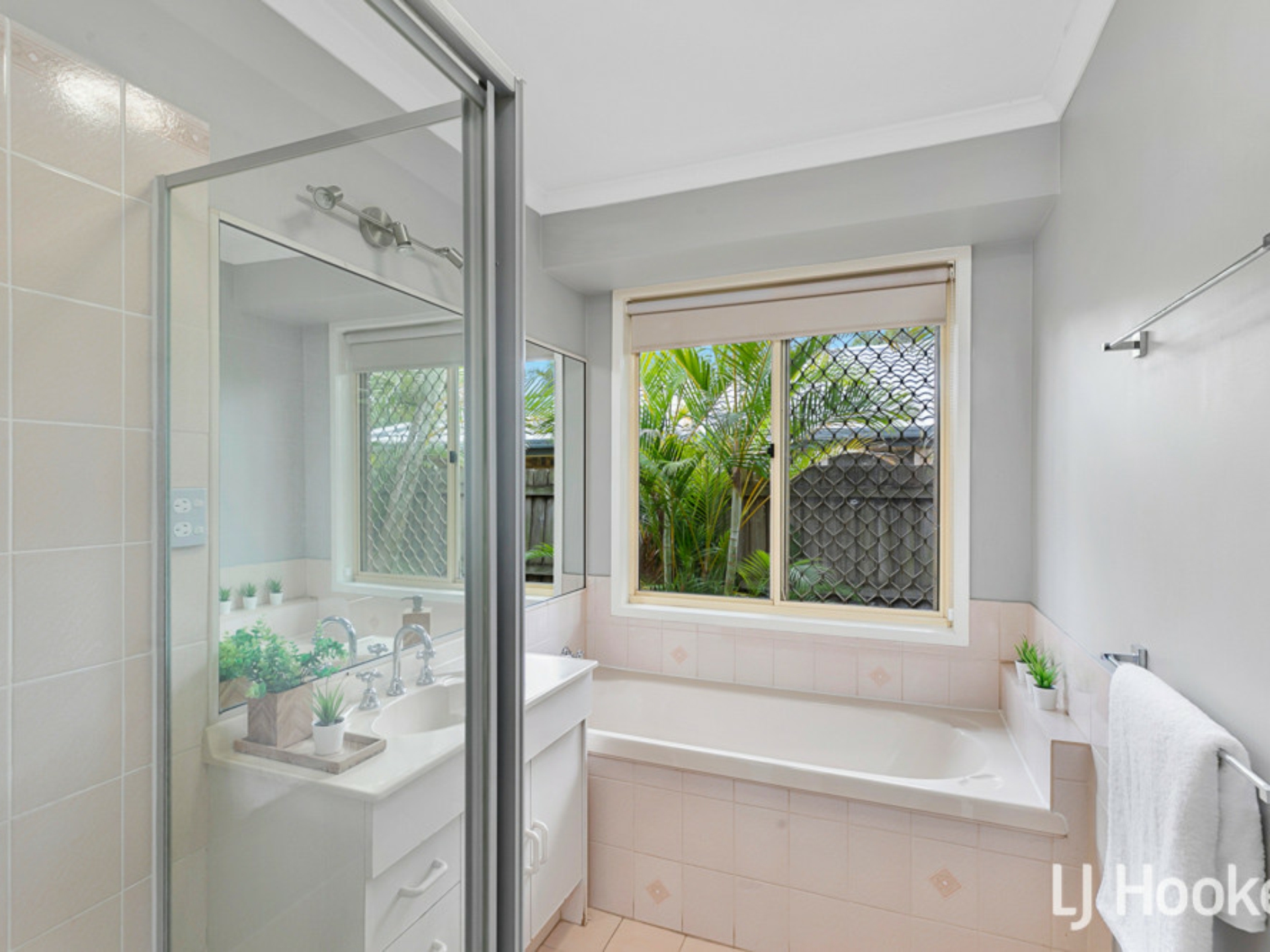 5 Finnegan Court, BIRKDALE