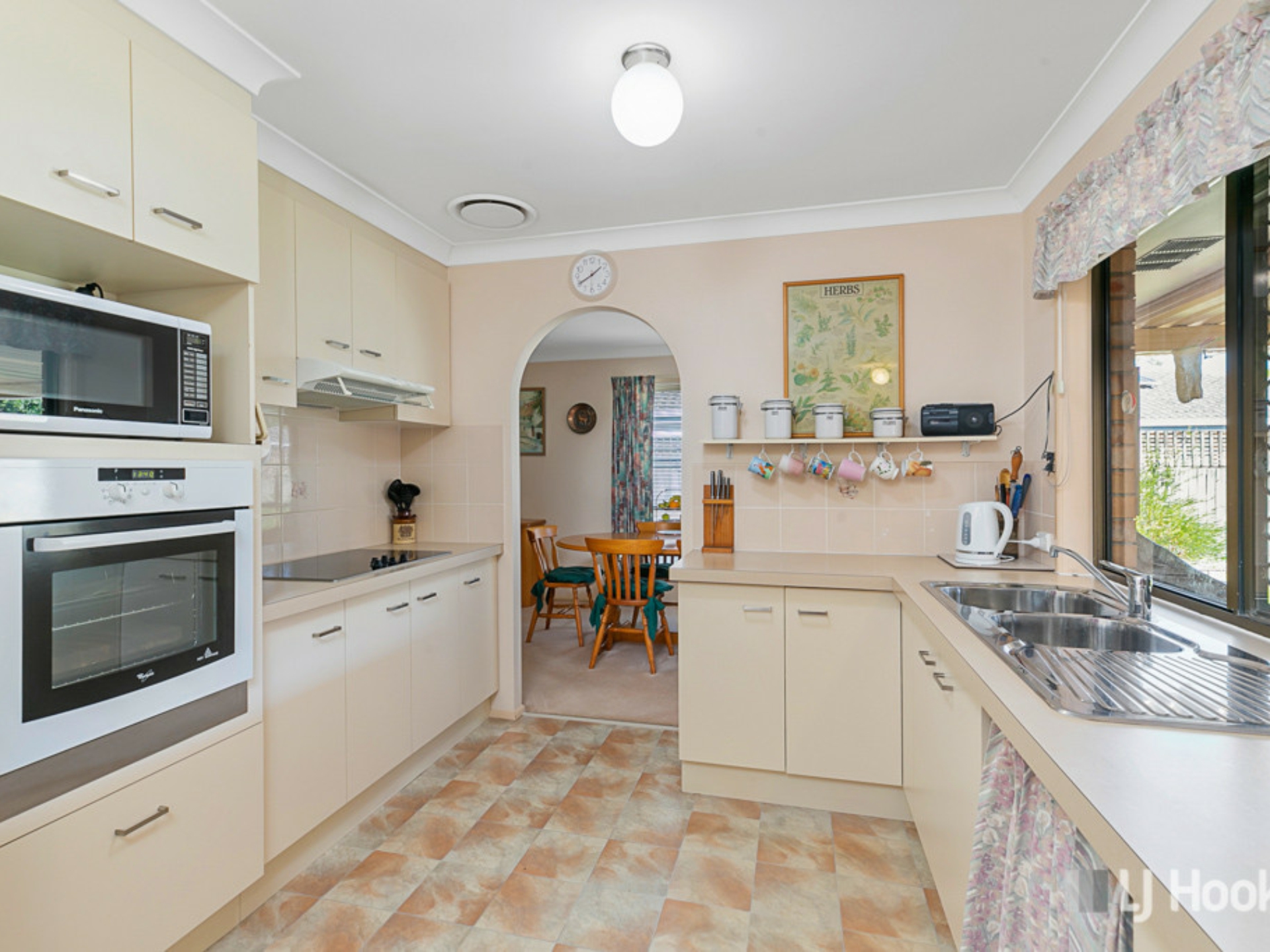 14 Glenwood Court, BIRKDALE
