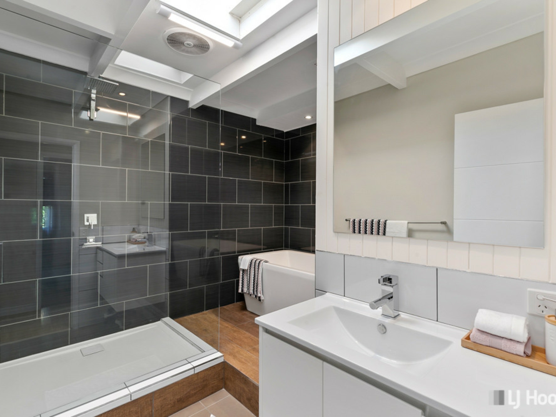 21 Barron Road, BIRKDALE