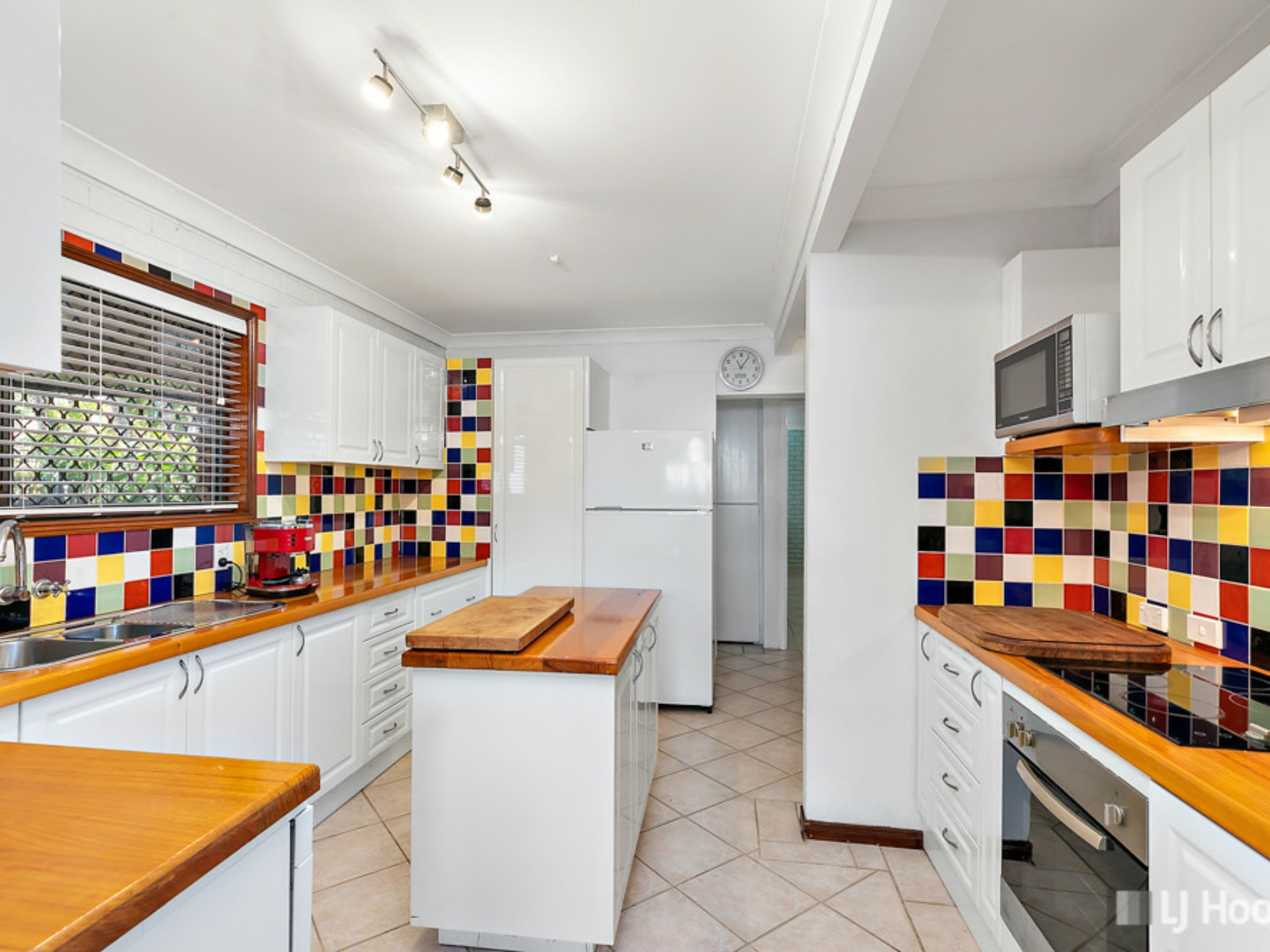 10 Victor Street, BIRKDALE