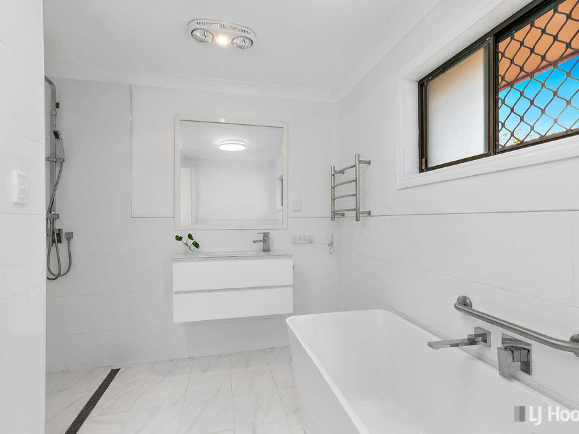 10 Victor Street, BIRKDALE
