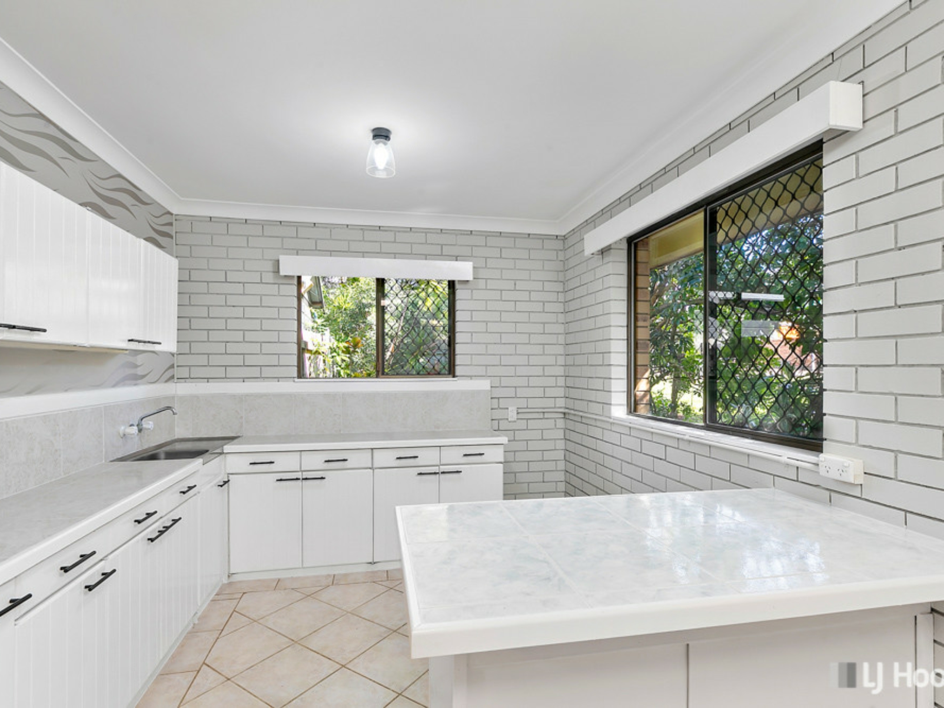10 Victor Street, BIRKDALE